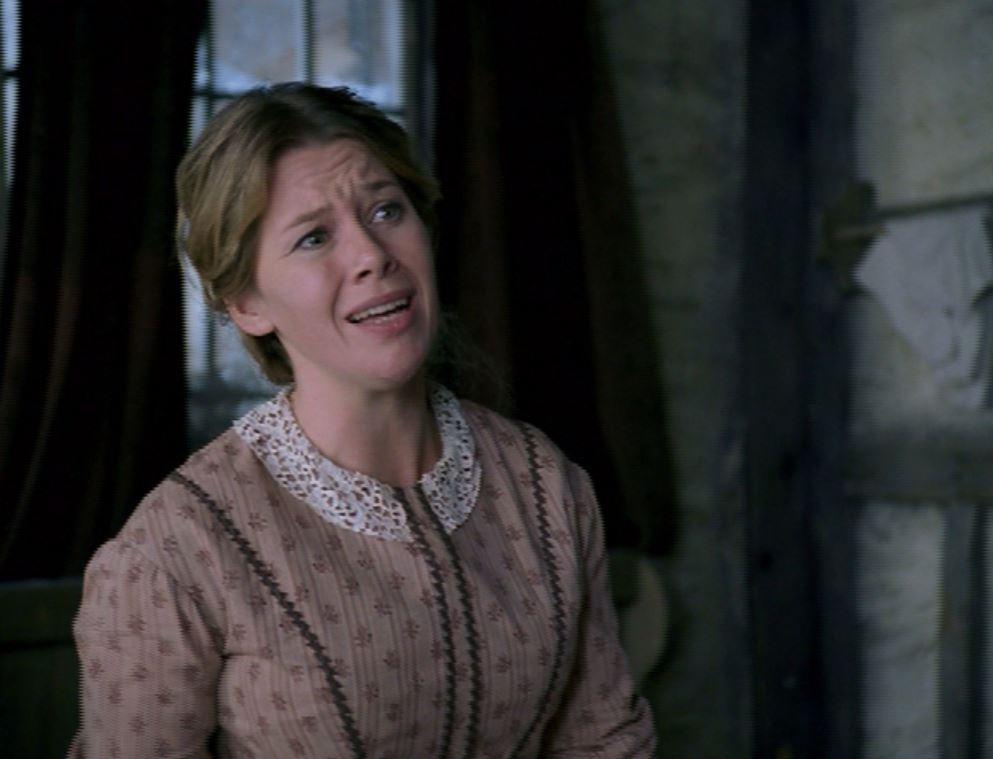 actor Linzi Hateley large photo