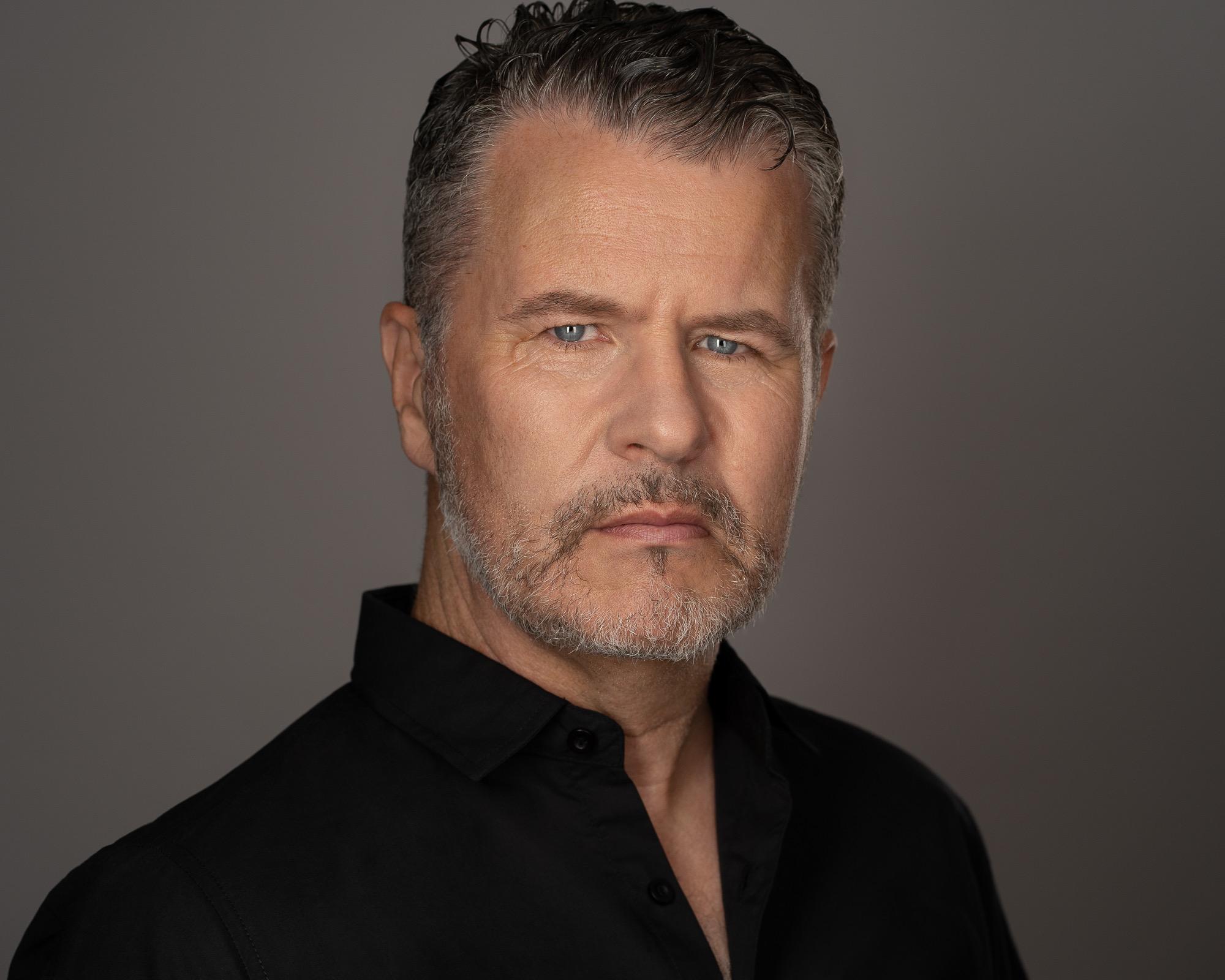 actor Alastair Thomson Mills large photo