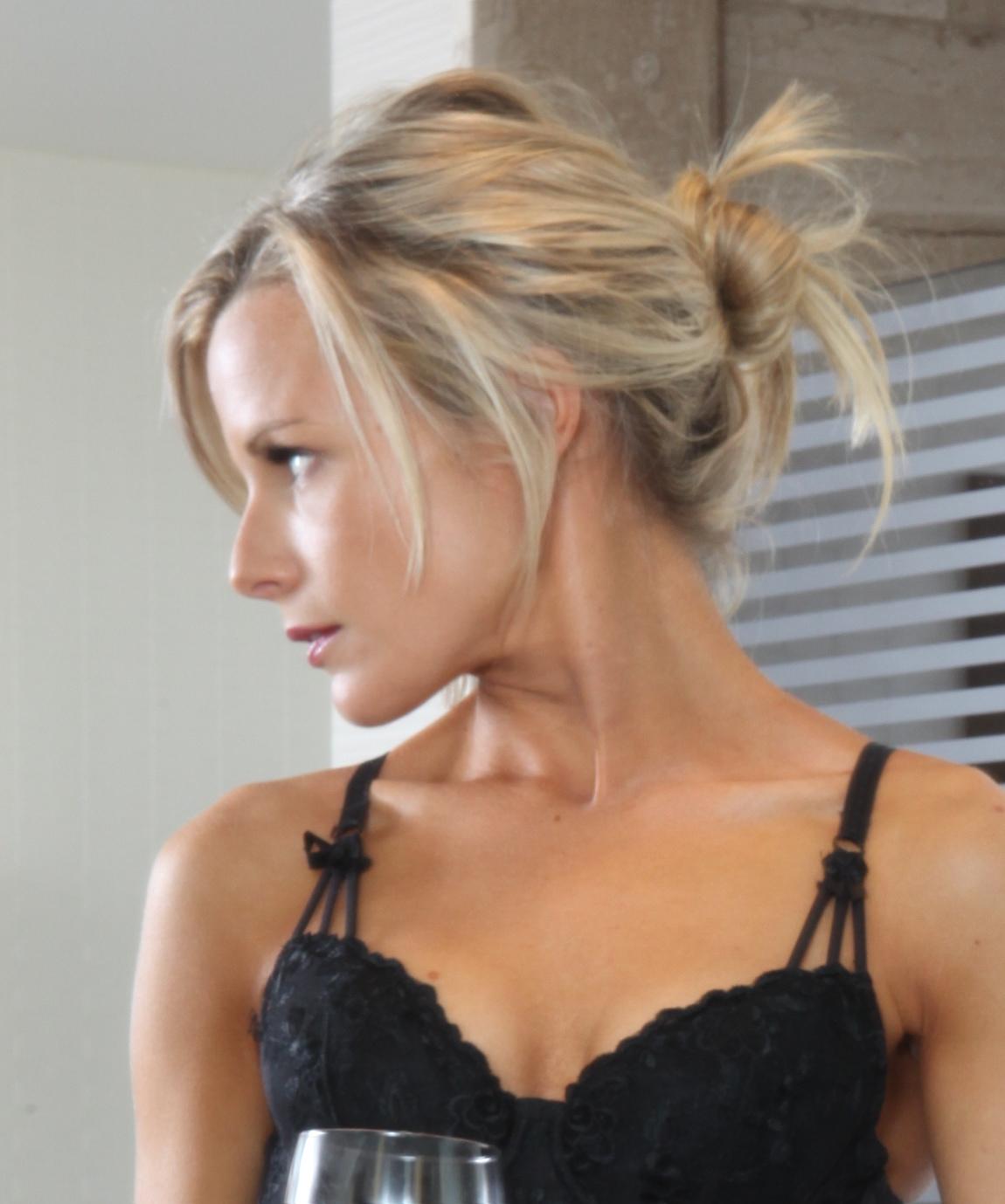 actor Erin Raftery large photo