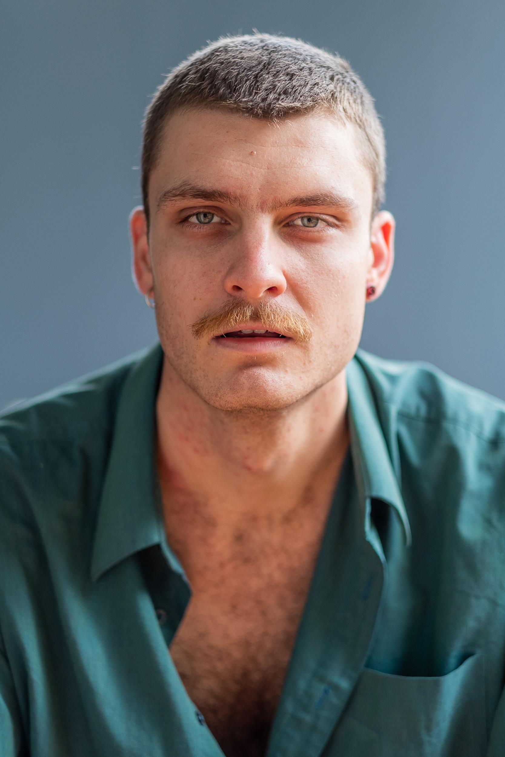 actor Caspar Hardaker large photo