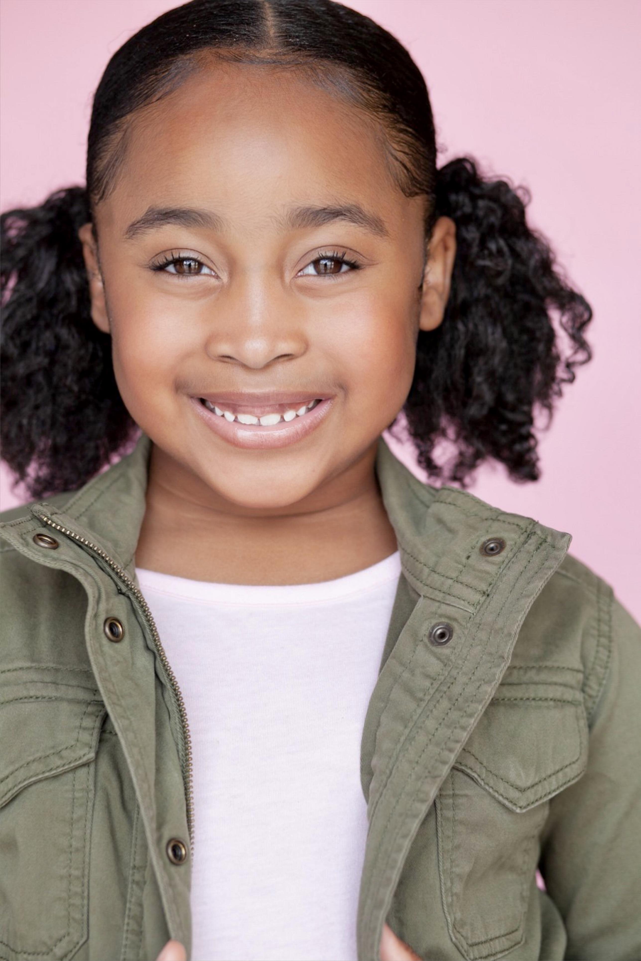 actor Mariah Tavares large photo