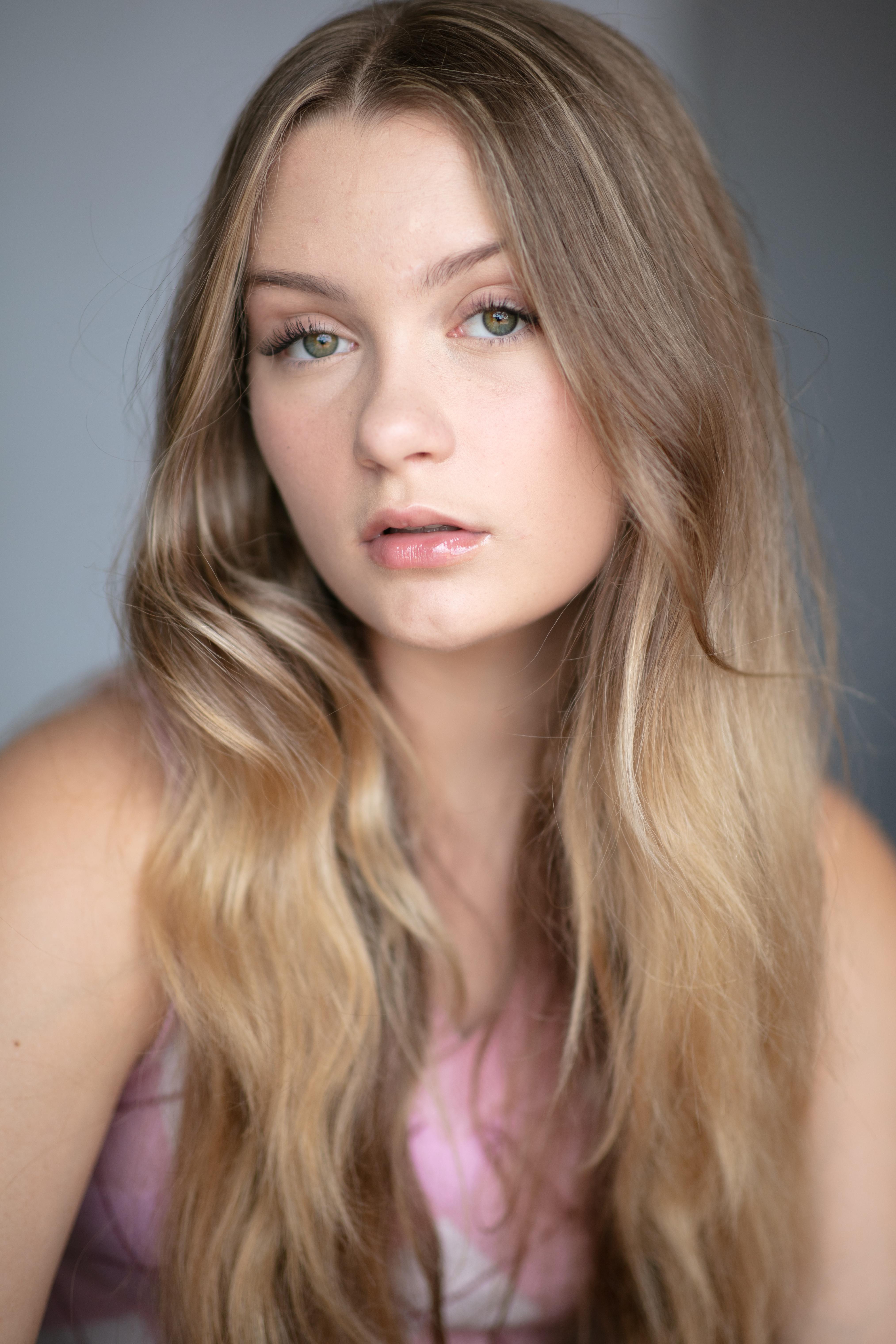 actor Amelia Ayris large photo