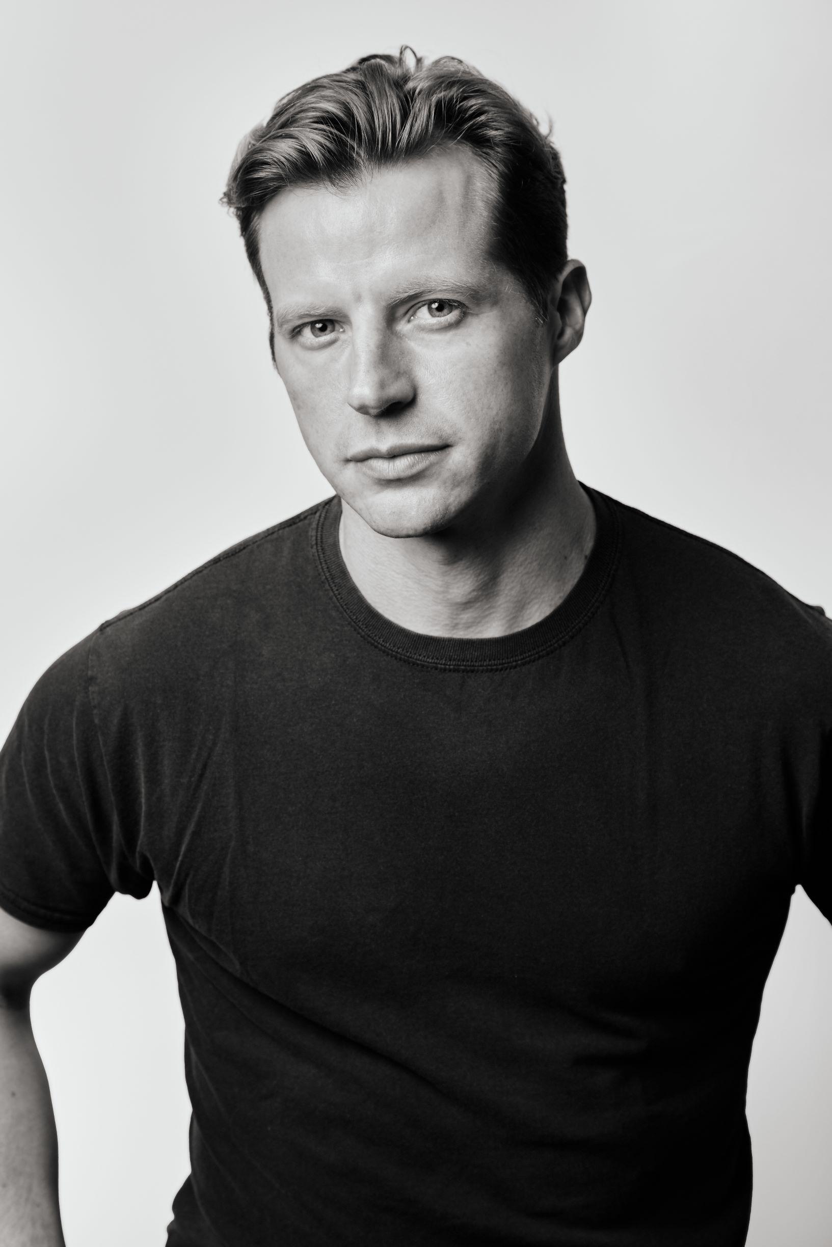 actor Lycan Scott large photo