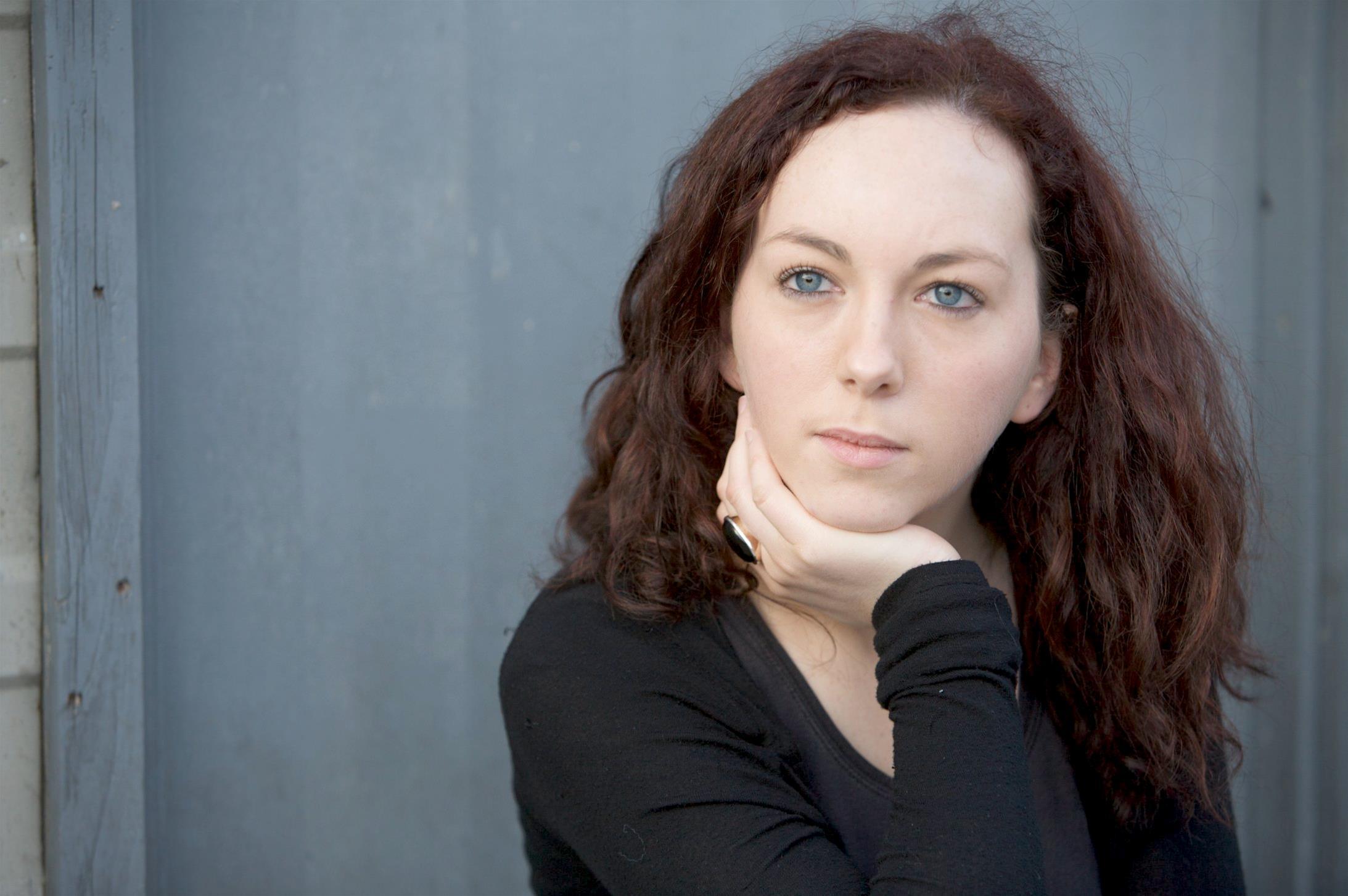 actor Leona Igoe large photo