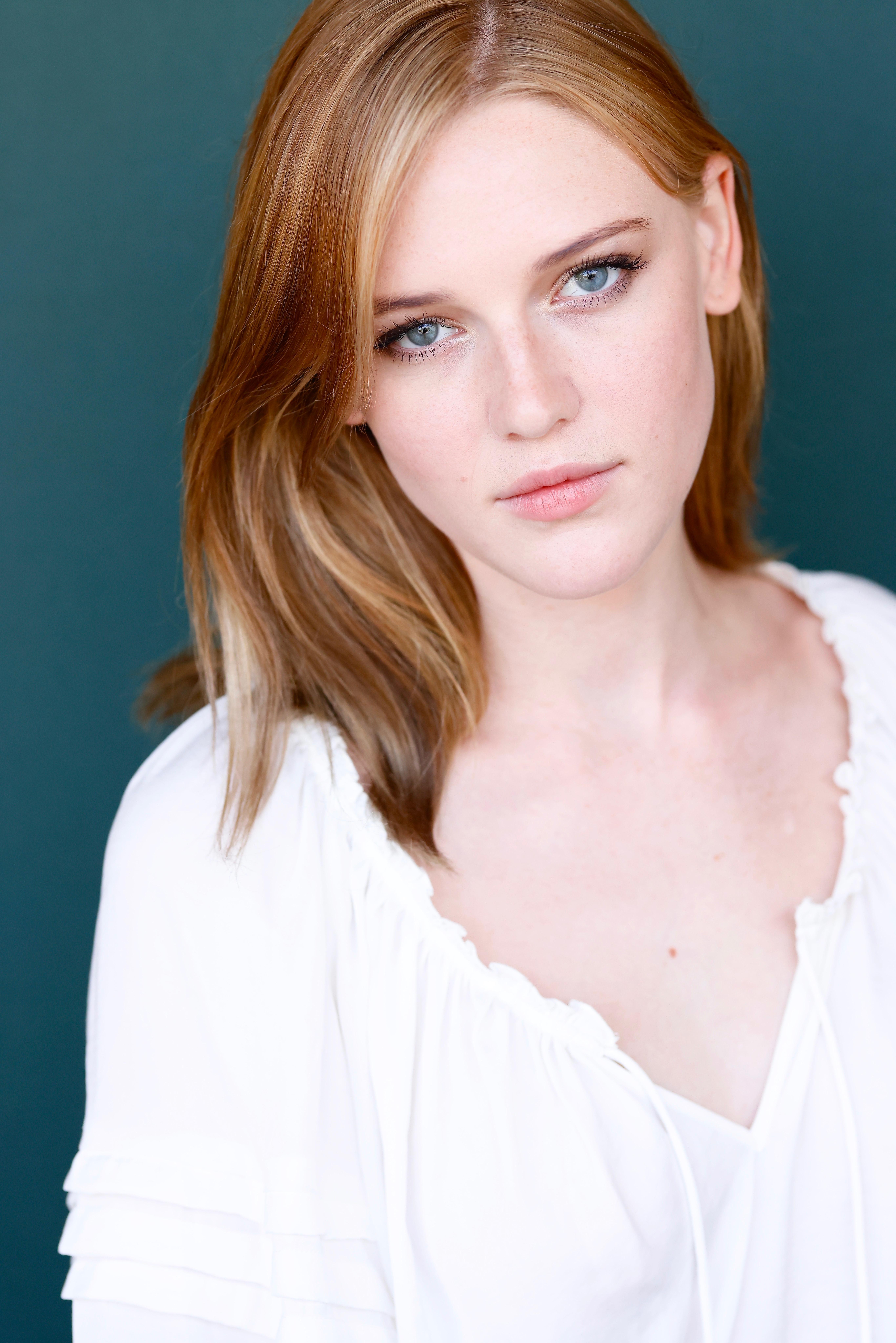 actor Gracie Doan large photo