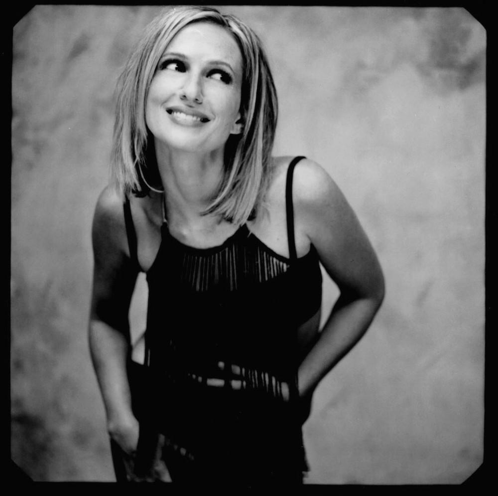 actor Nina Gordon large photo