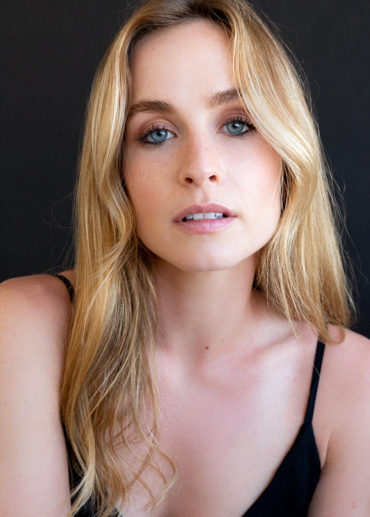 actor Michaela Sprague large photo