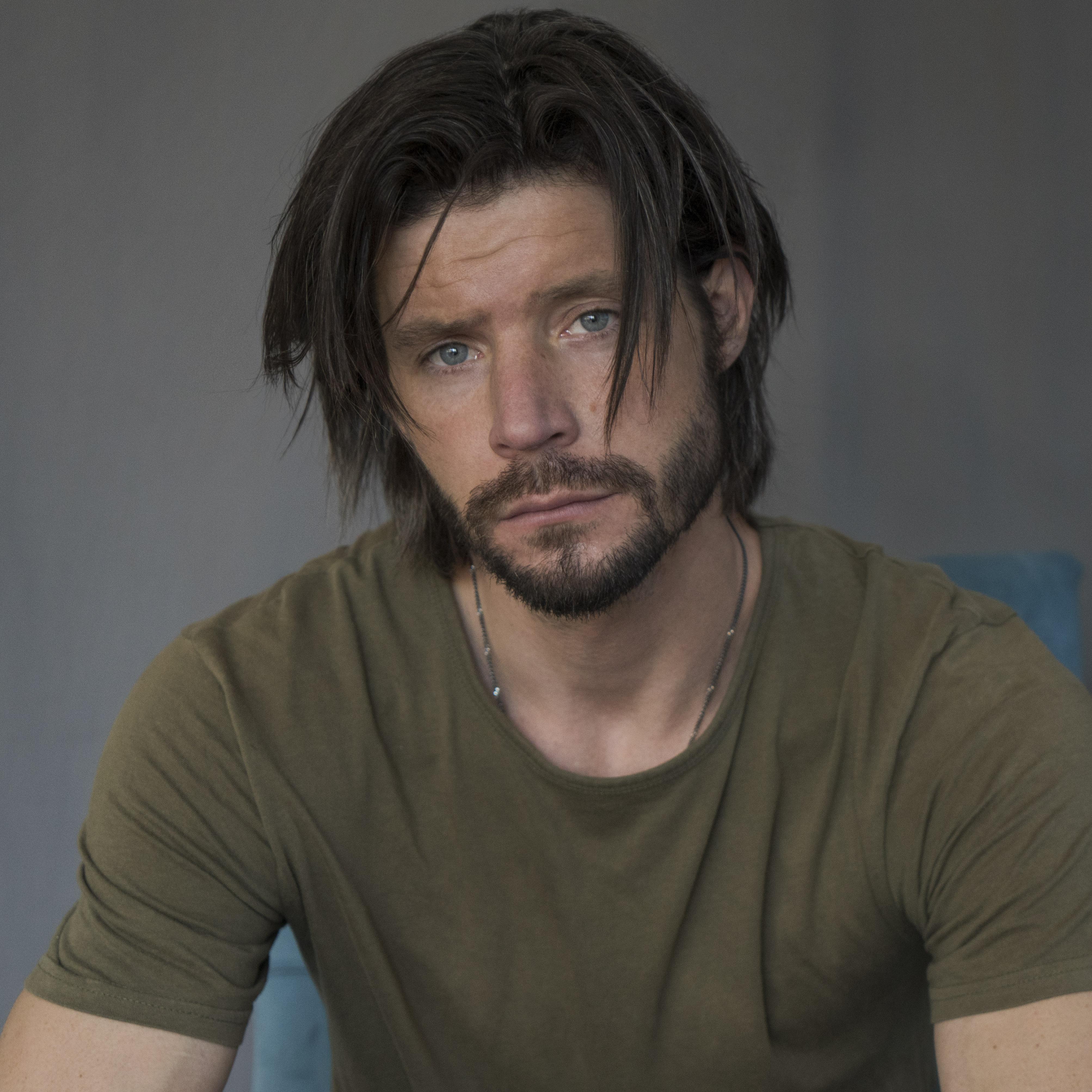 actor Justin Schwan large photo