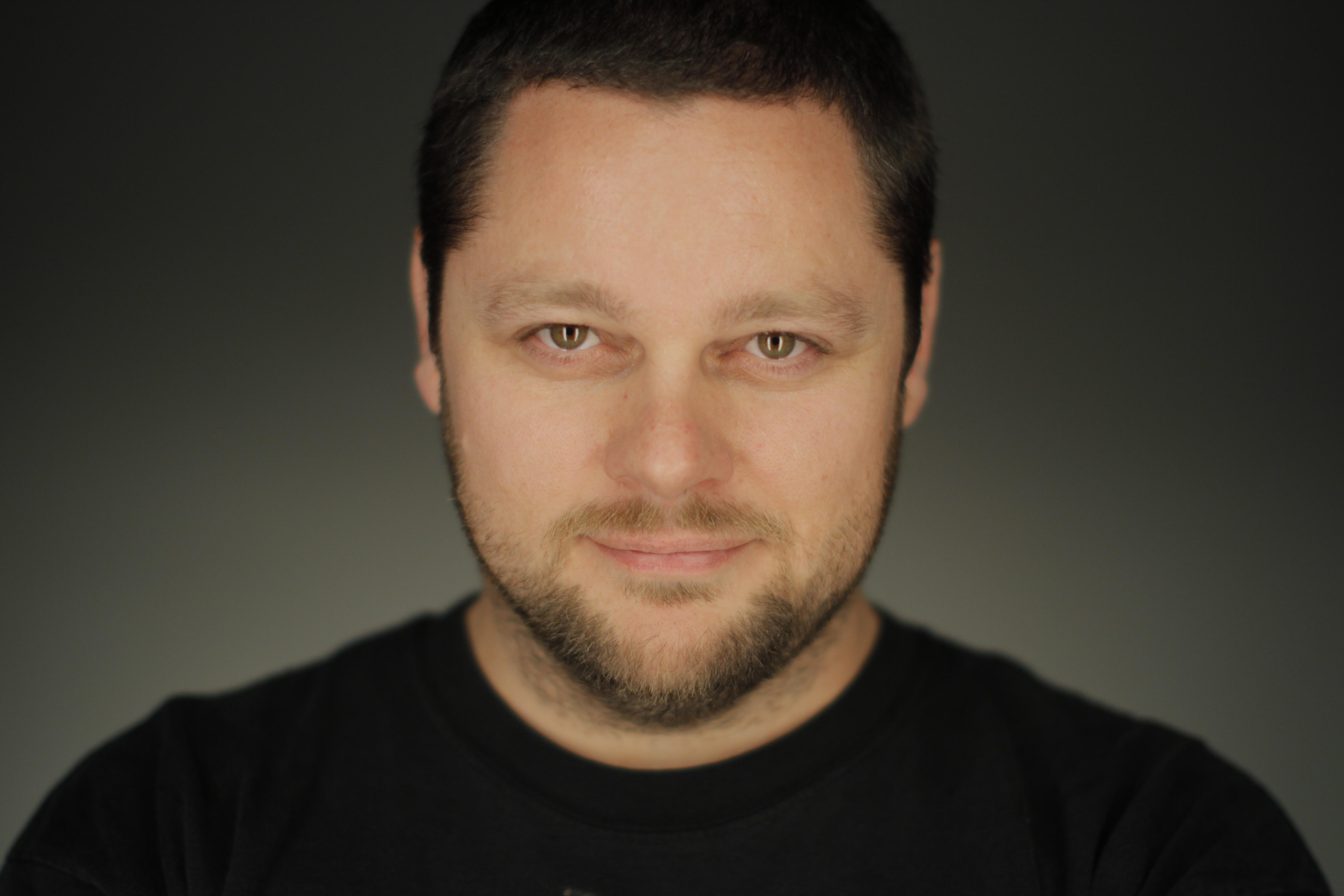 actor Nicolaas Bertelsen large photo