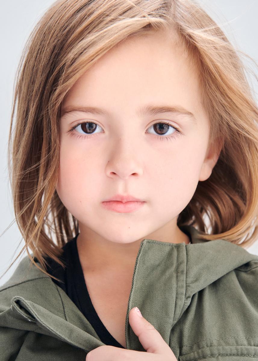 actor Luciana VanDette large photo