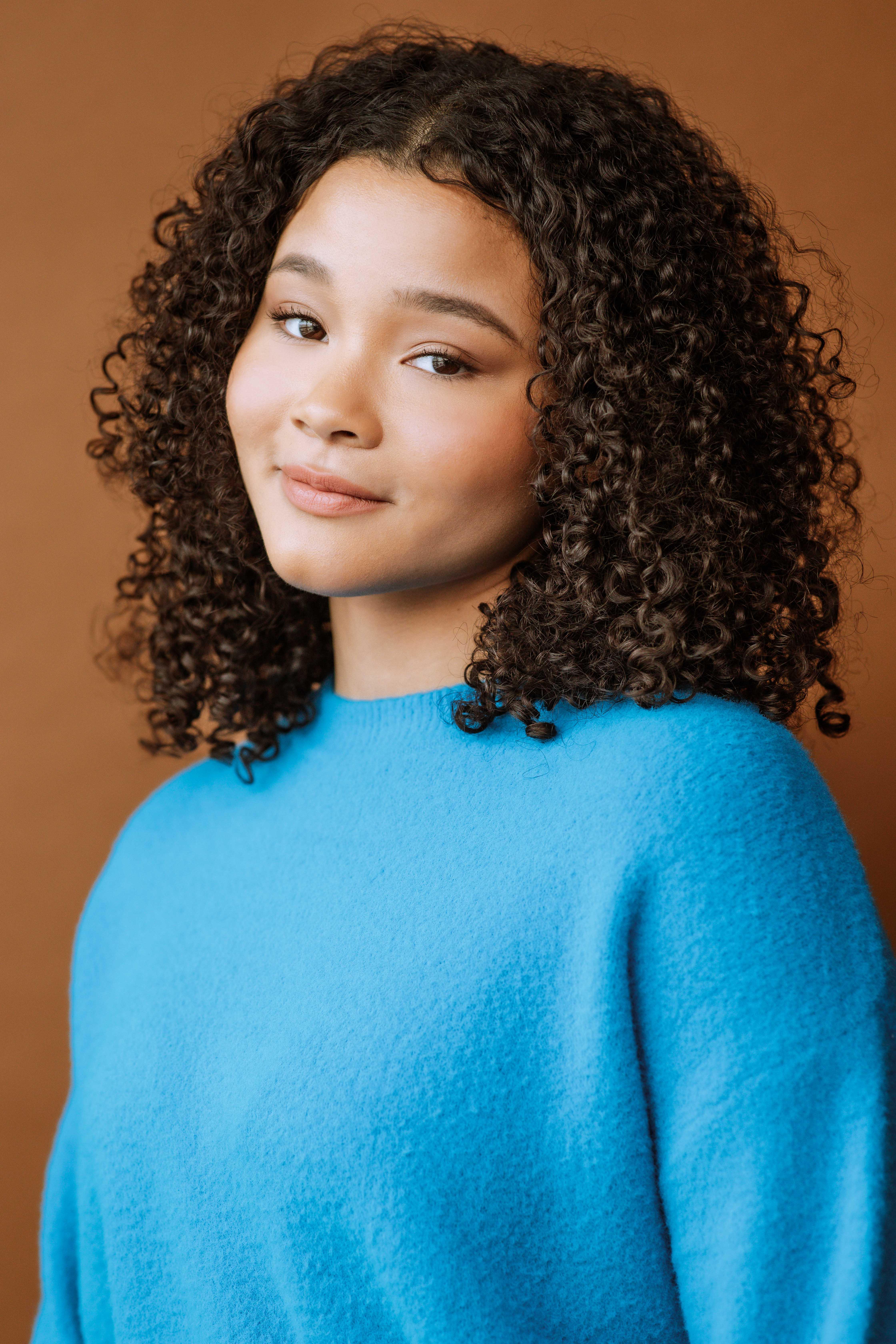 actor Kayla Hutton large photo