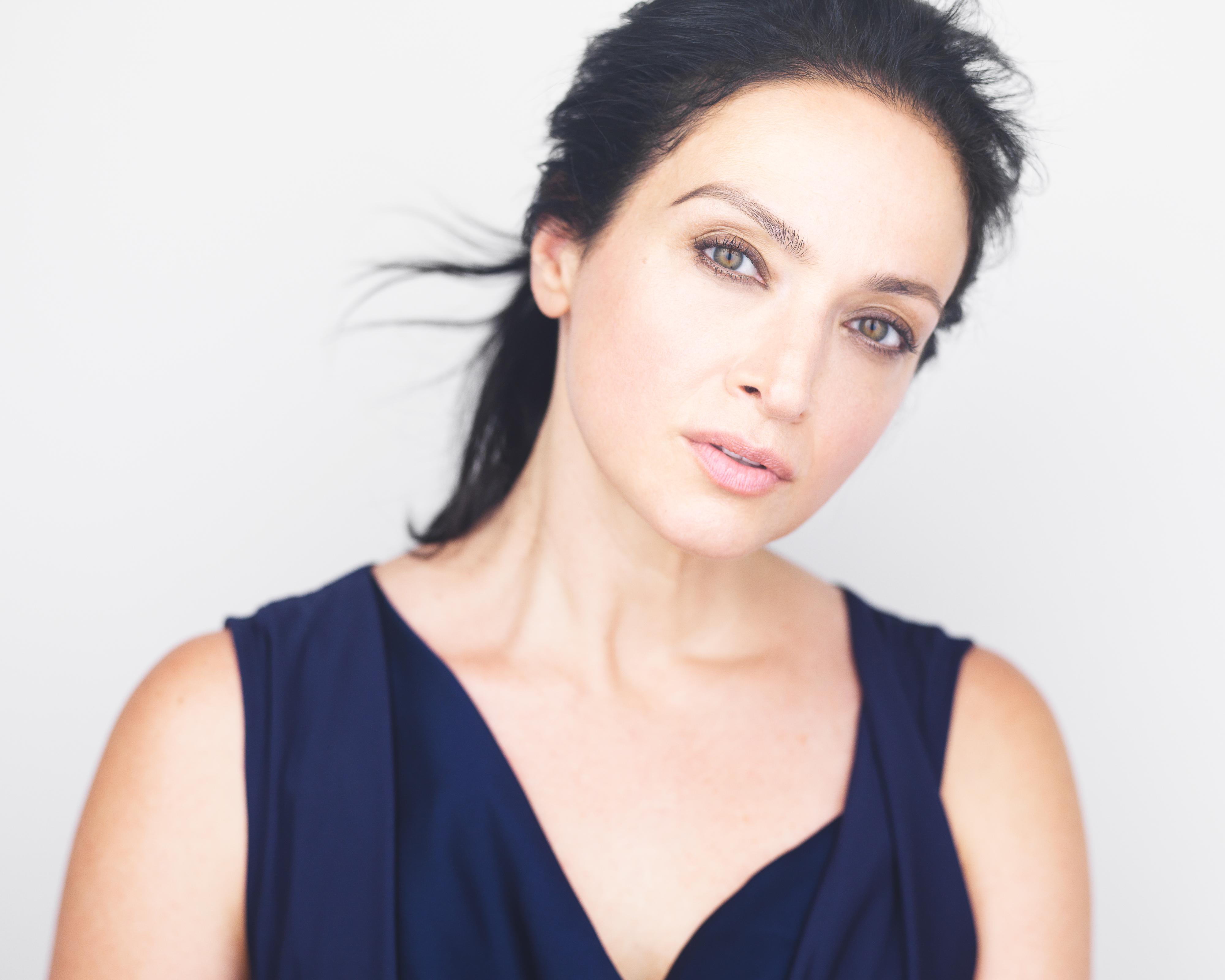 actor Roxanna Hope Radja large photo