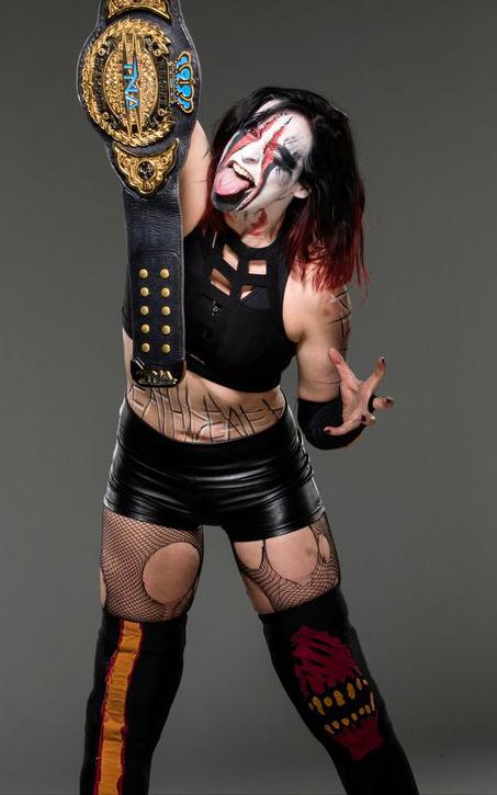 actor Holly Letkeman large photo