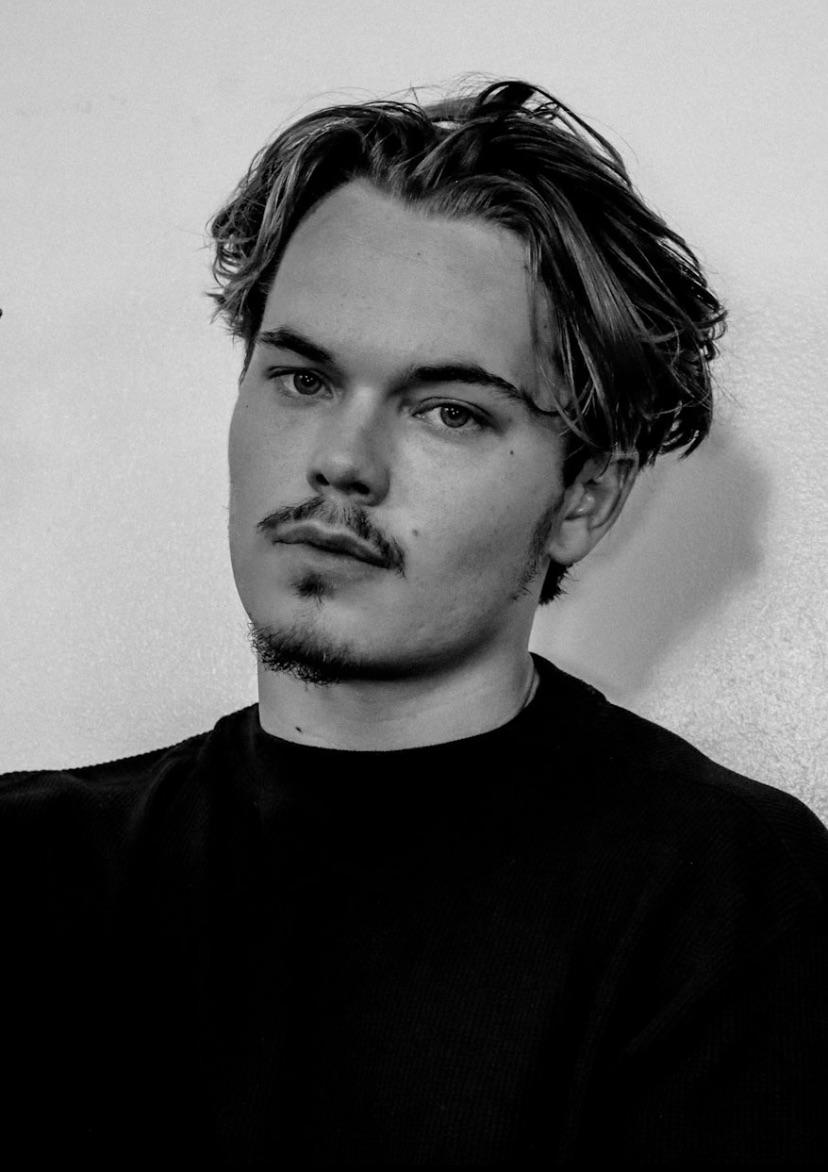 actor Mason Cotton large photo