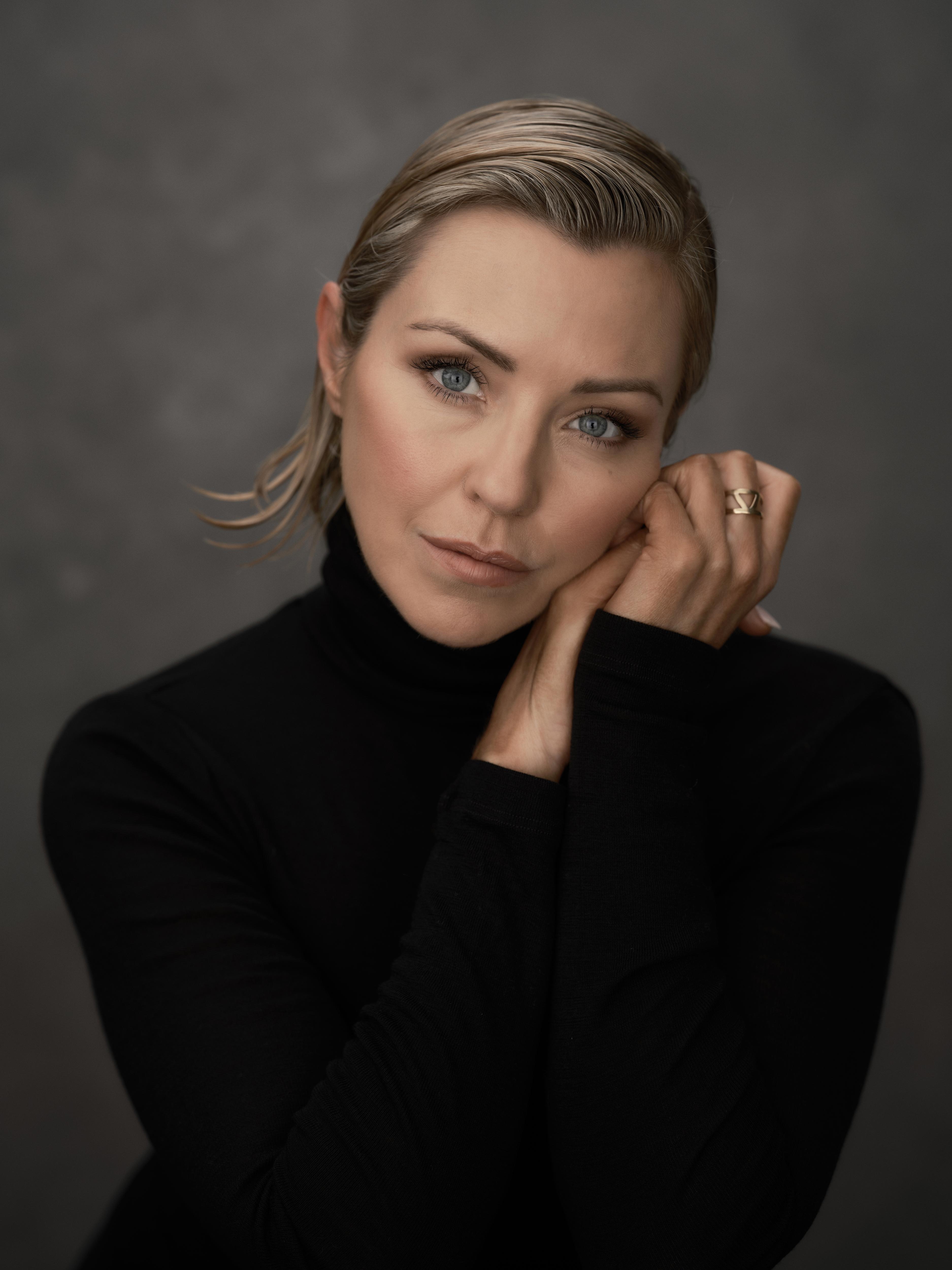 actor Jacinta Stapleton large photo