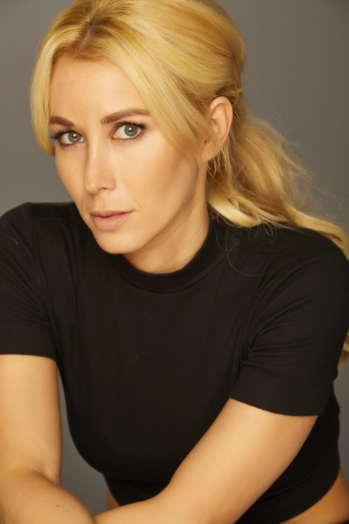 actor Lauren Bond large photo