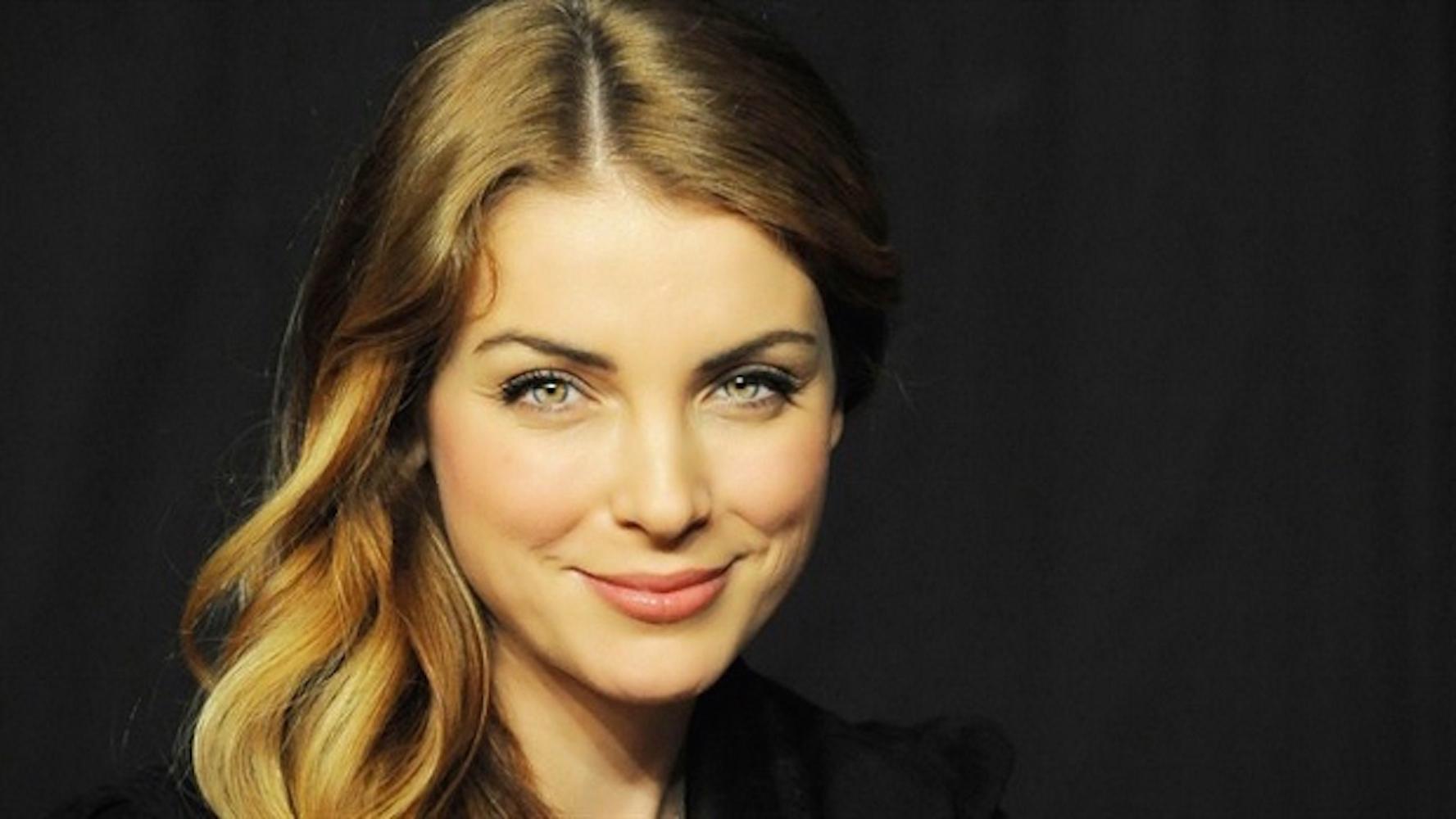 actor Özge Özberk large photo