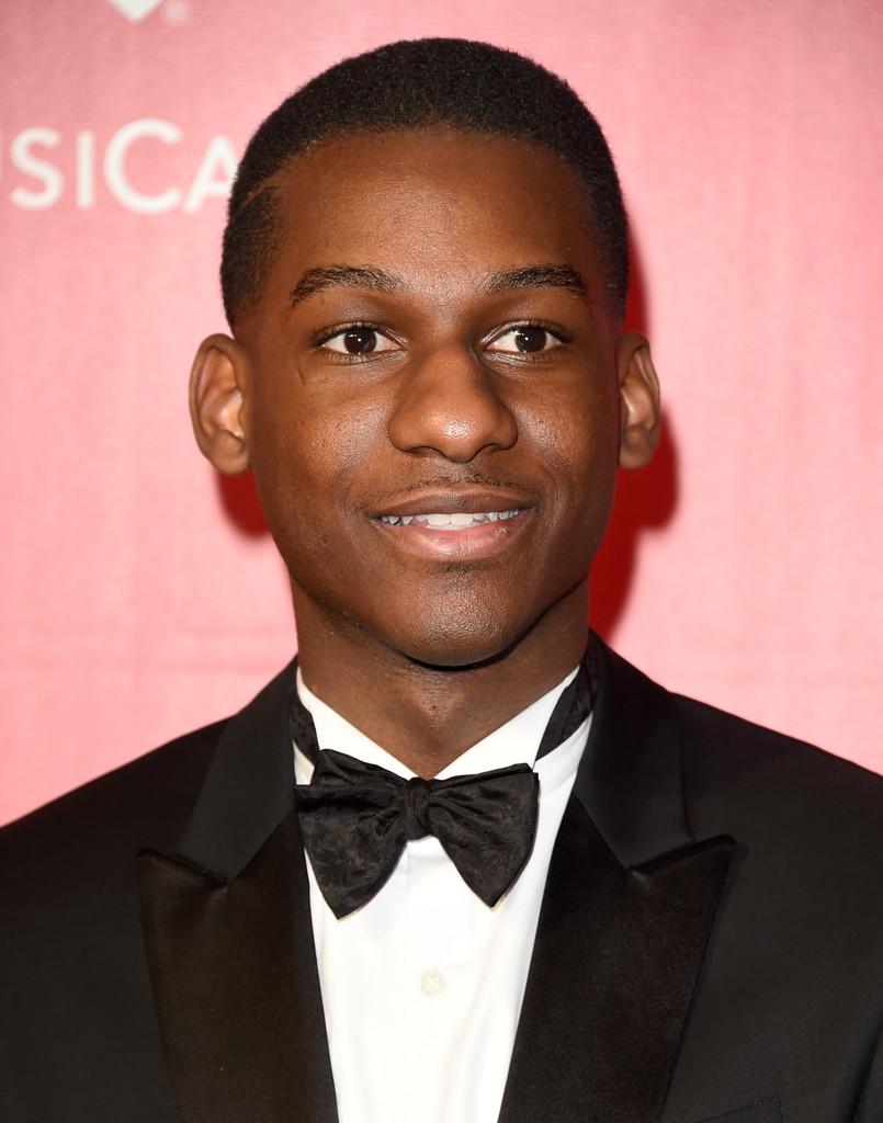 actor Leon Bridges large photo