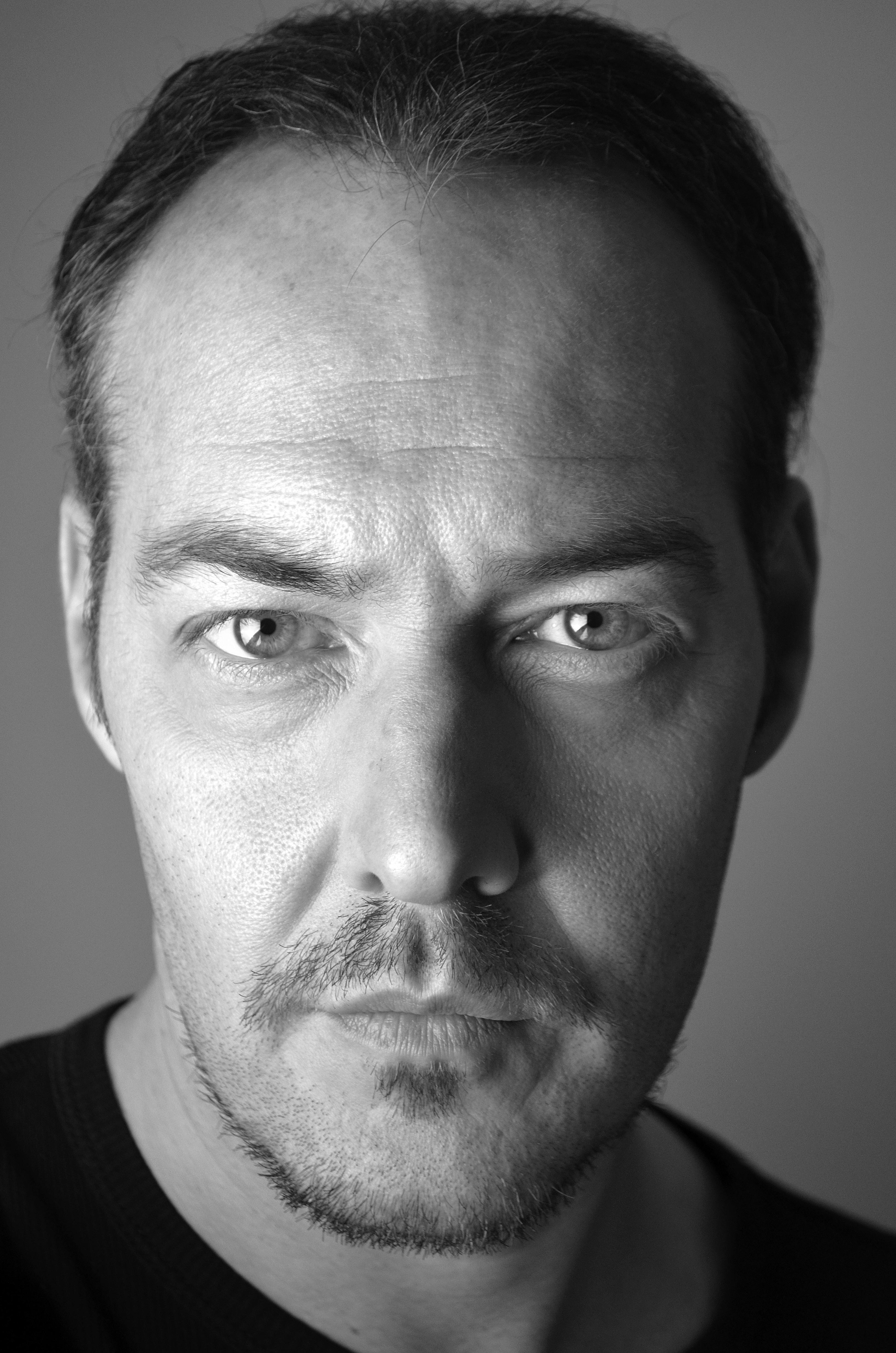 actor Stuart McNeil large photo