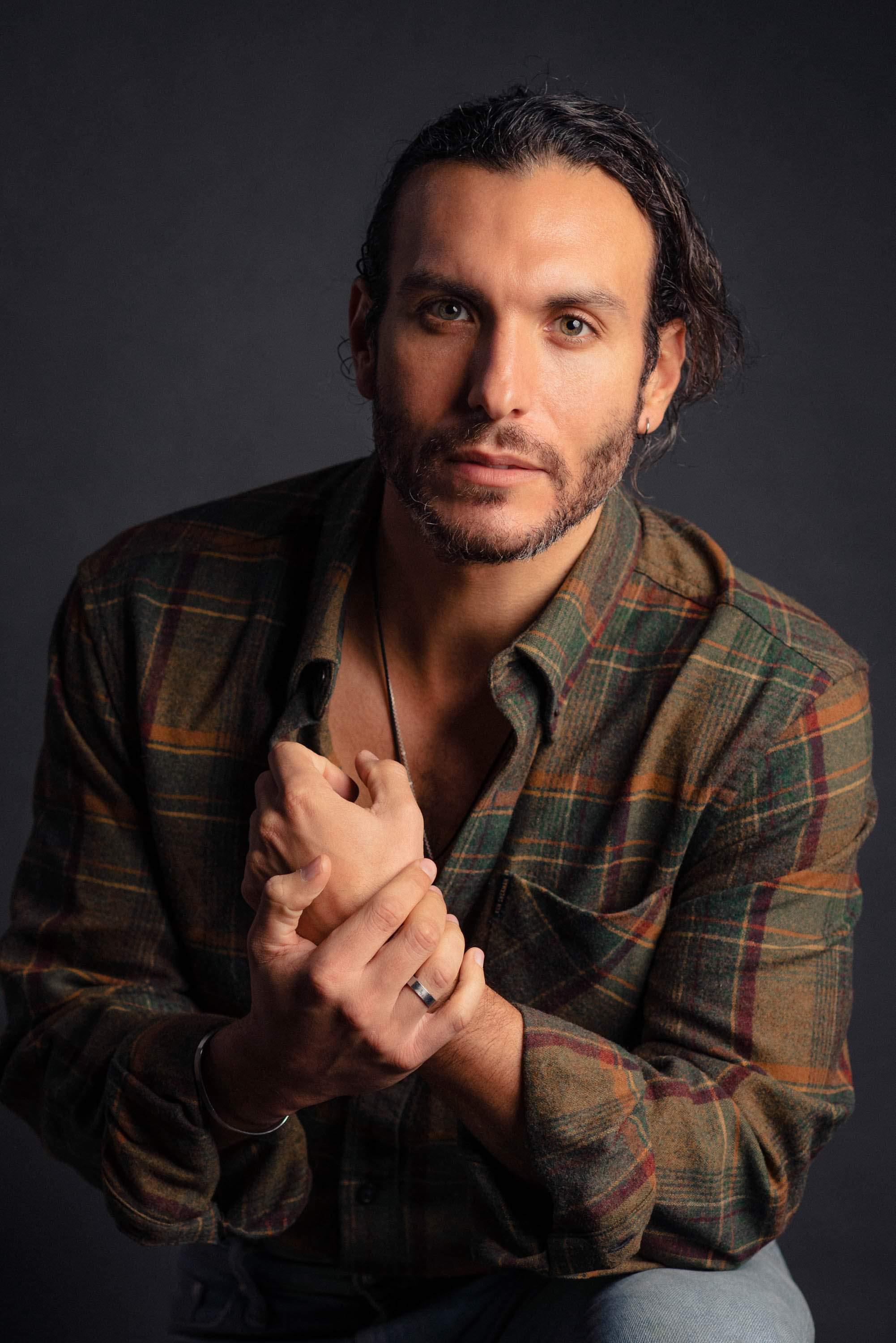 actor Angus McGruther large photo