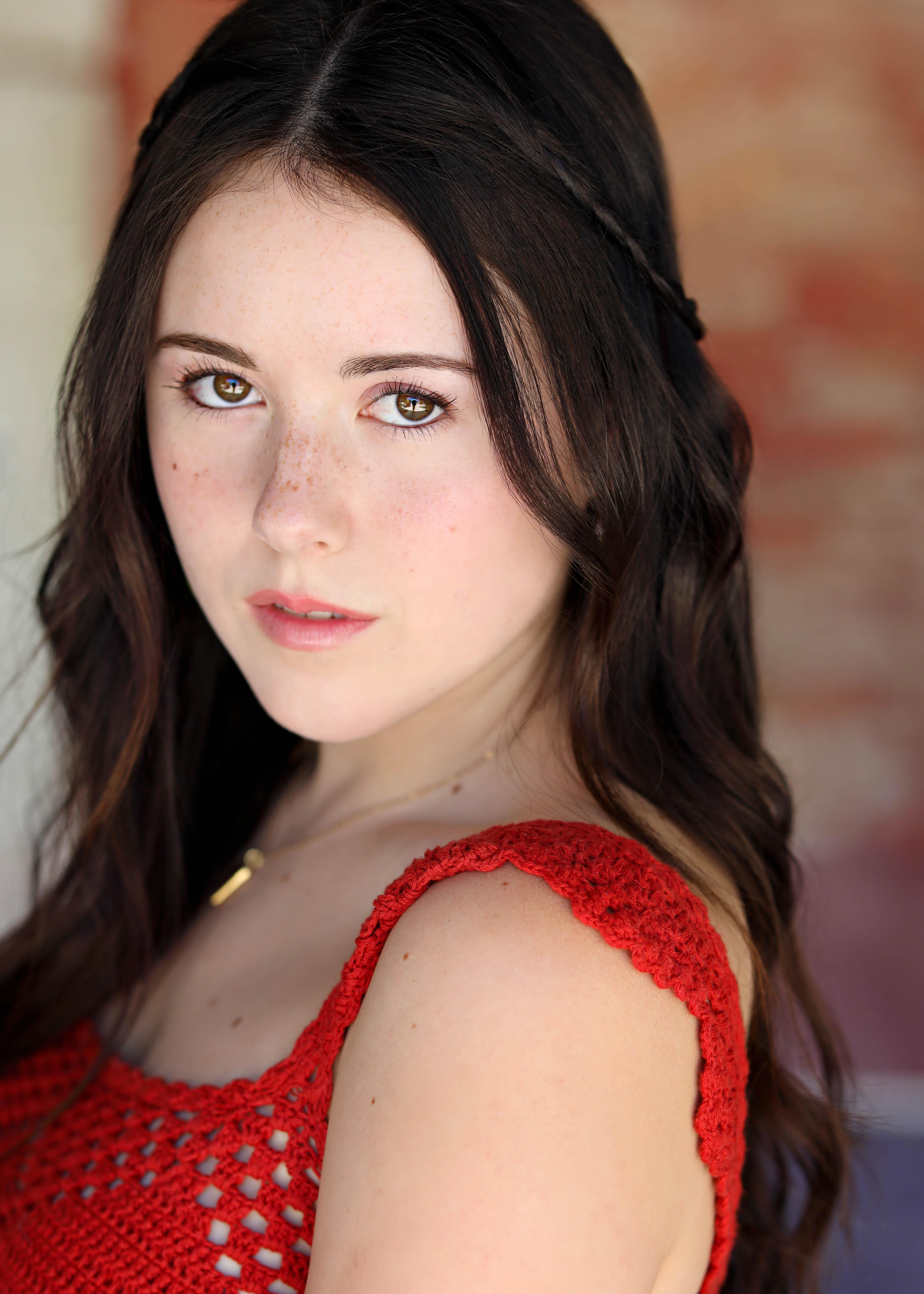 actor Kate Alberts large photo