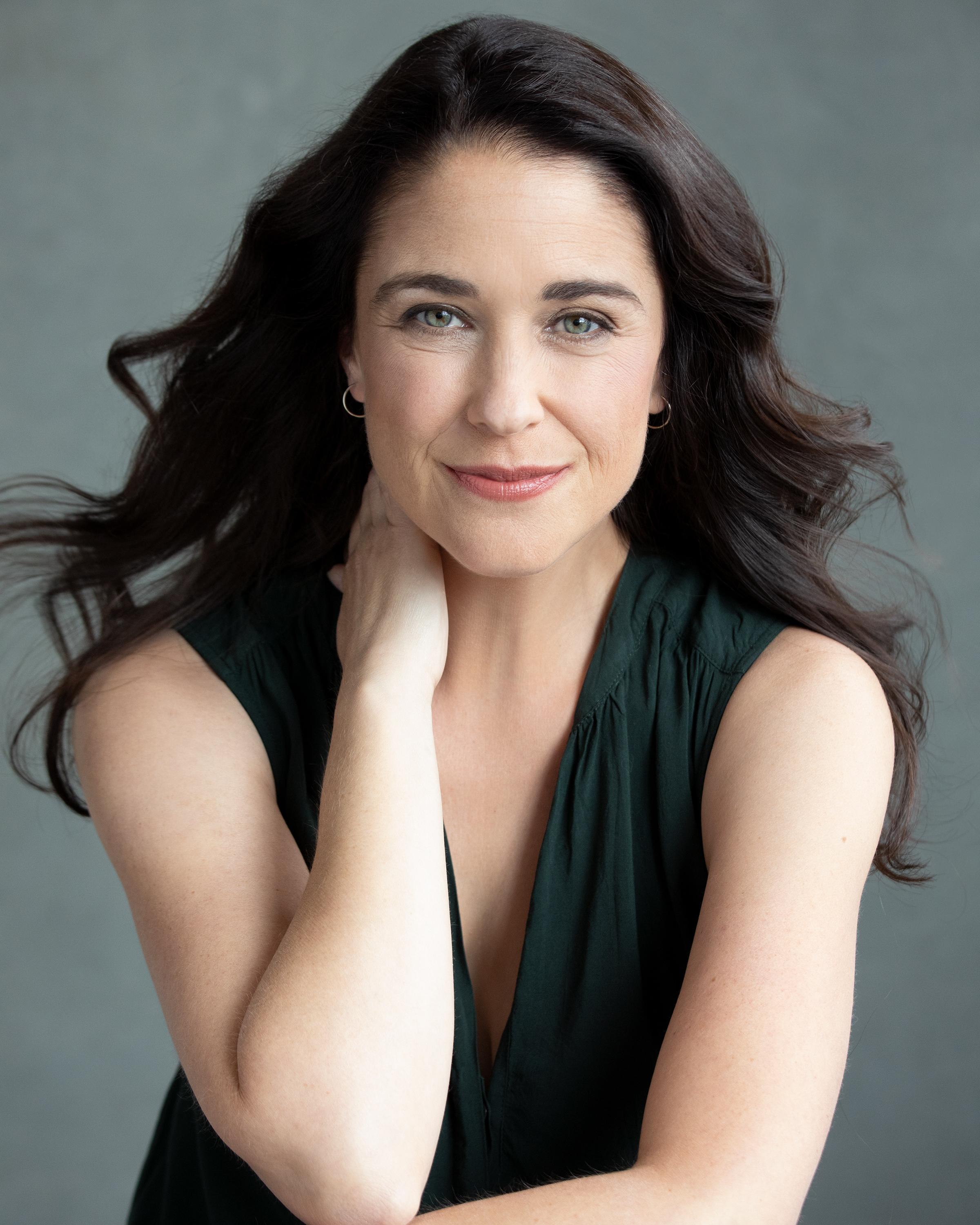 actor Mairi Babb large photo