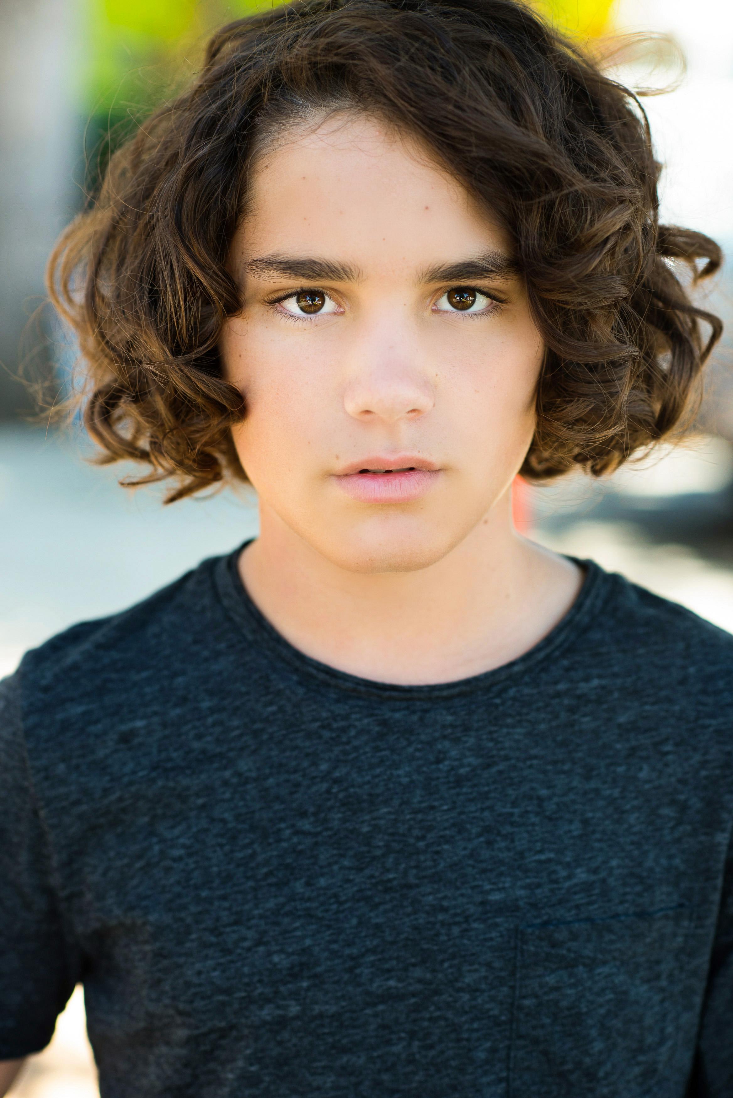 actor Aiden Leeder large photo