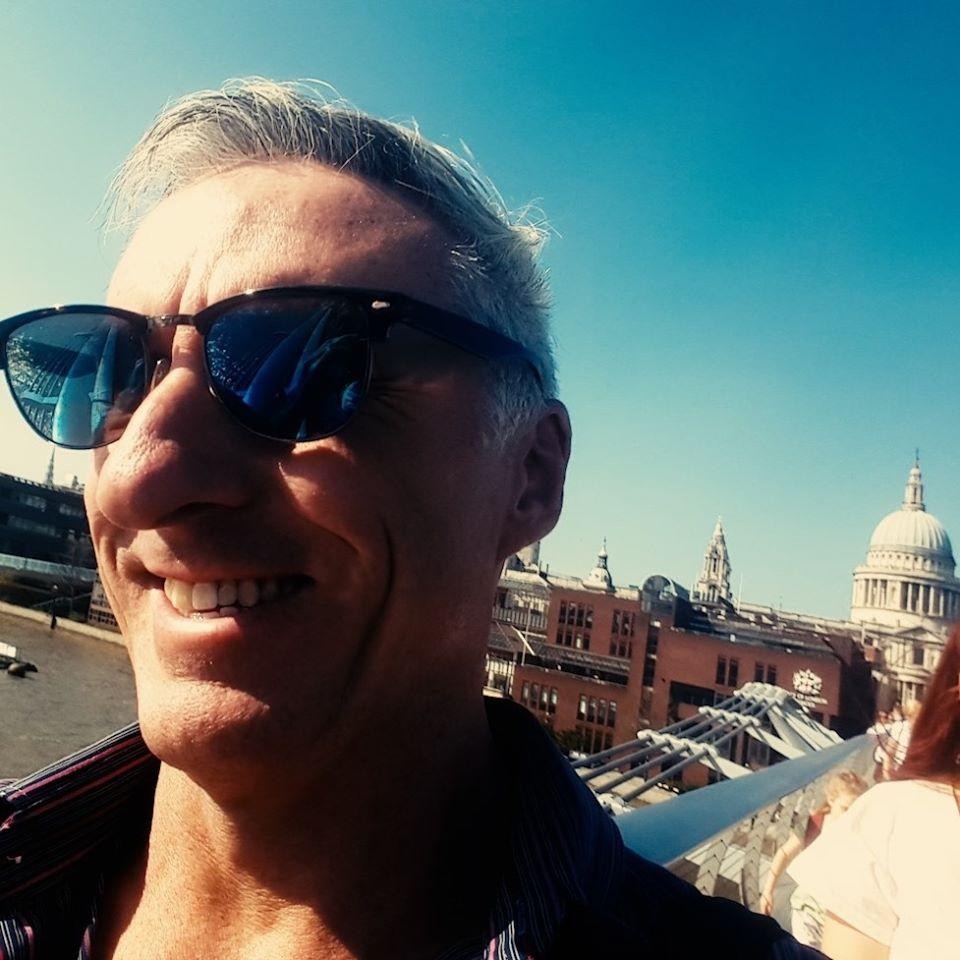 actor Andrew Robb large photo