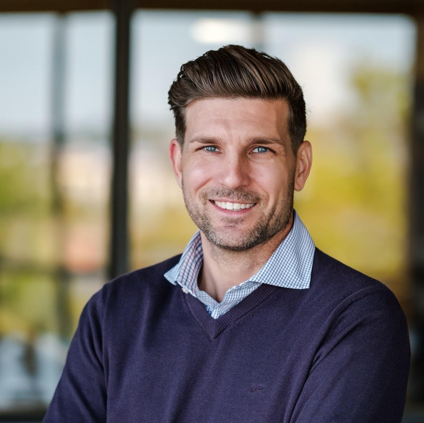 actor Rob Kaczmarek large photo