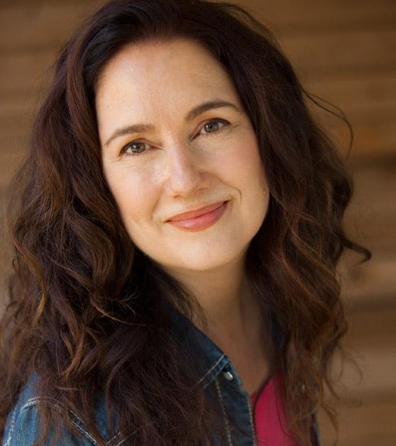 actor Julianne Buescher large photo