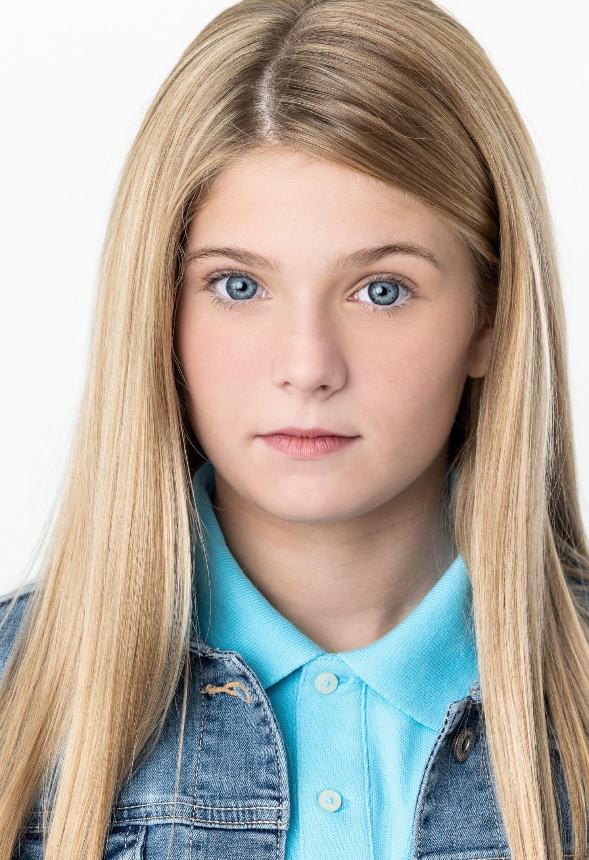 actor Elle Graper large photo