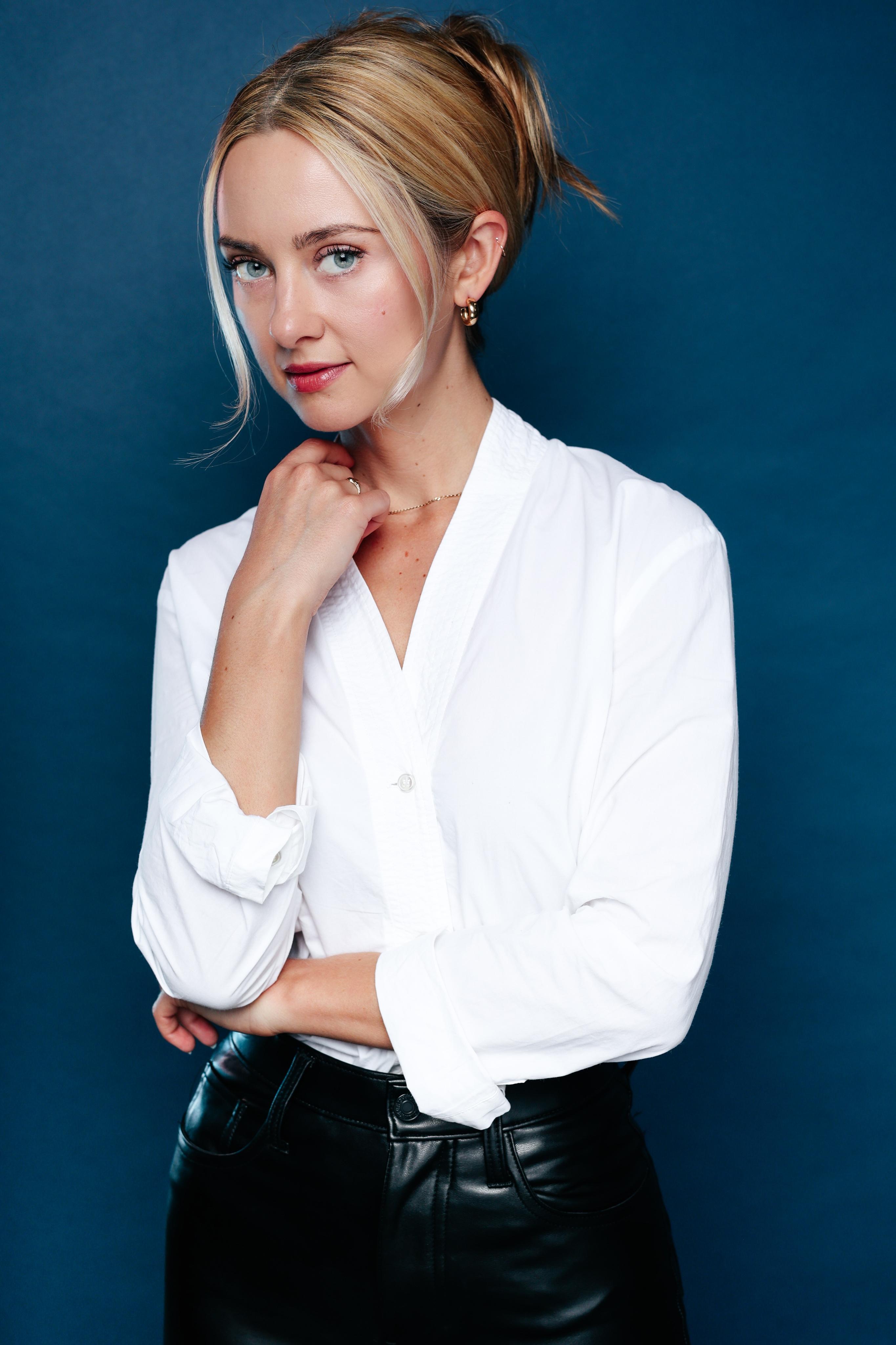 actor Katie Baker large photo