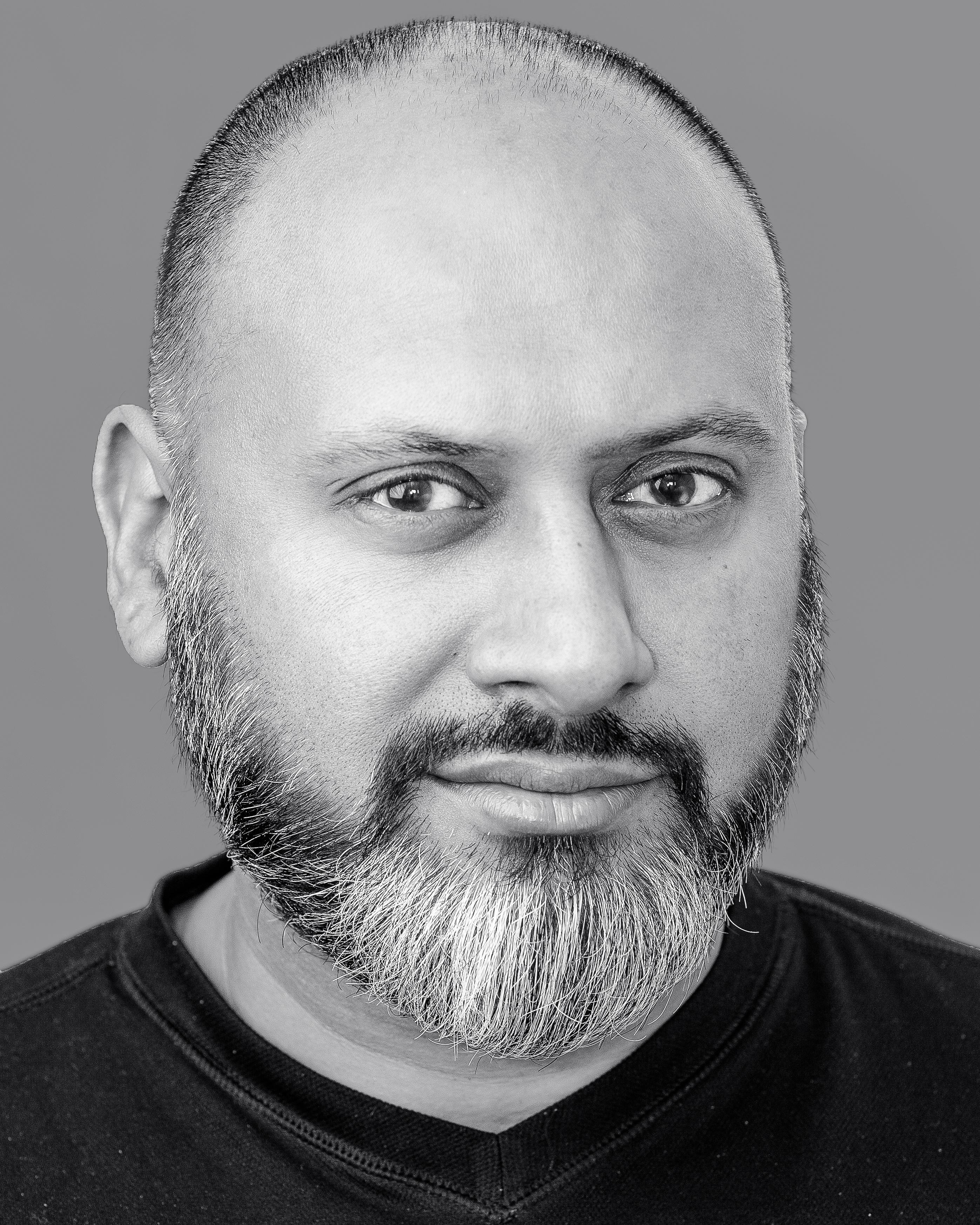 actor Simon Nagra large photo