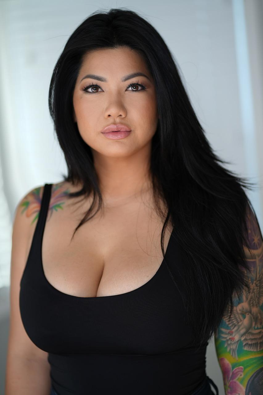 actor Suteara Vaughn large photo