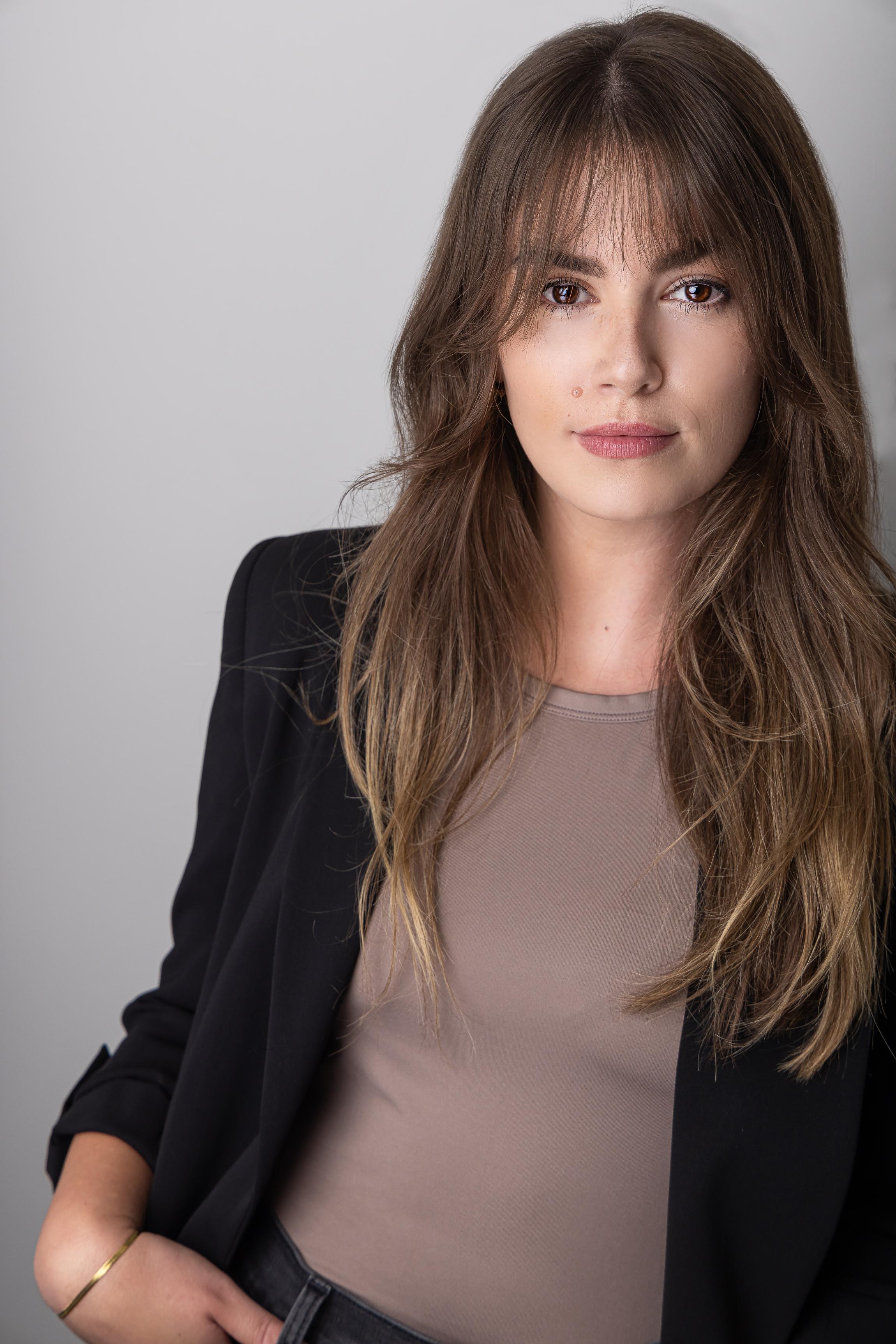 actor Claire Van der Linden large photo