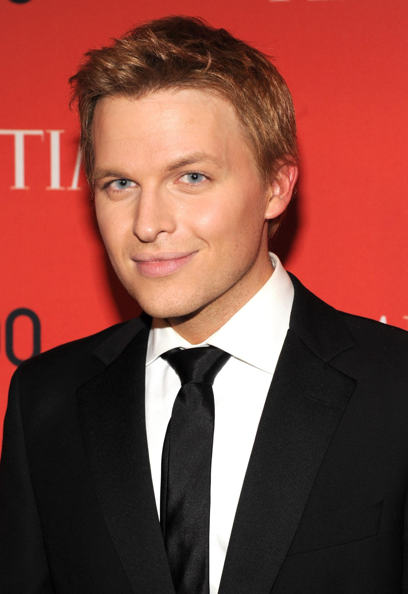 actor Ronan Farrow large photo