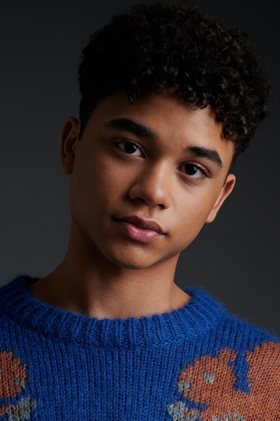 actor Noah Cottrell large photo