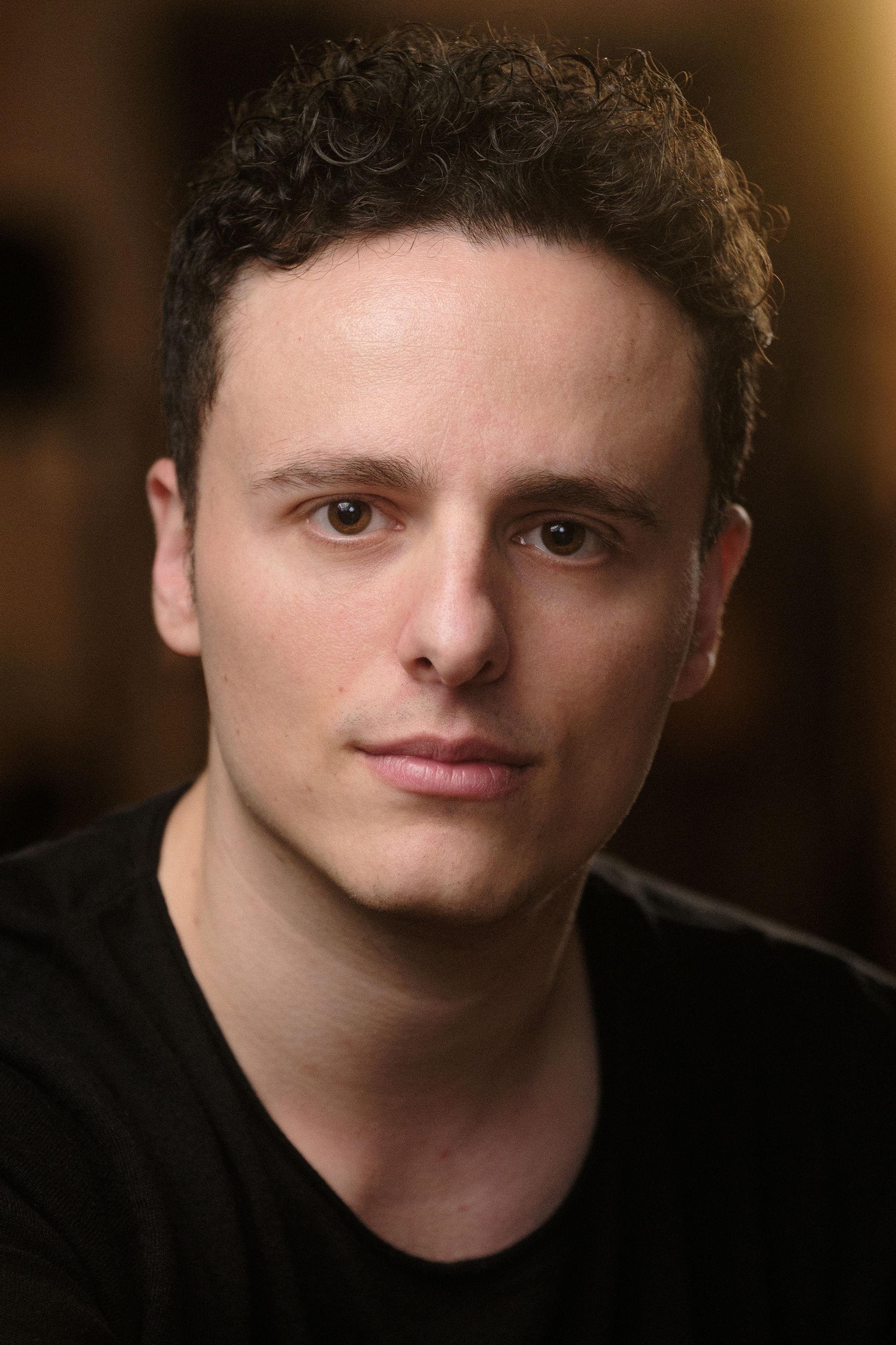 actor Mat Cruz large photo