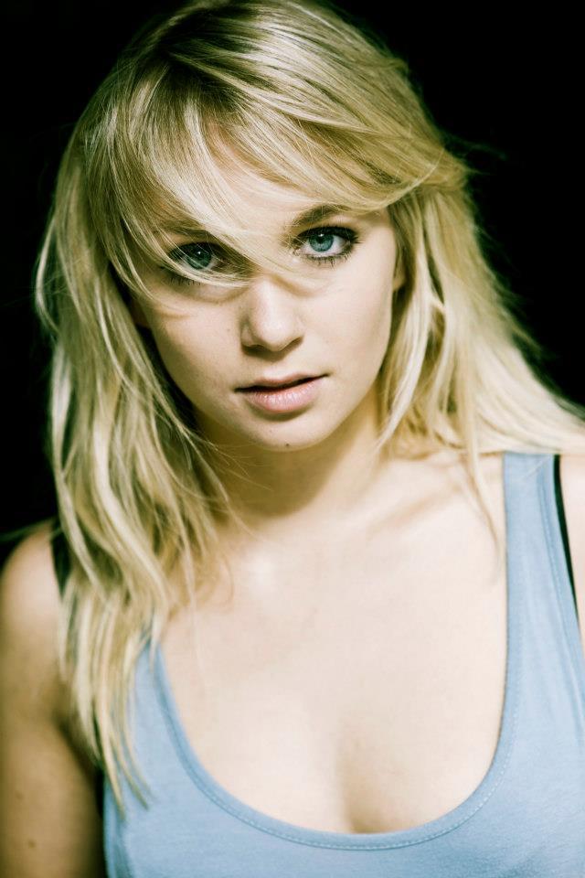 actor Jil Funke large photo