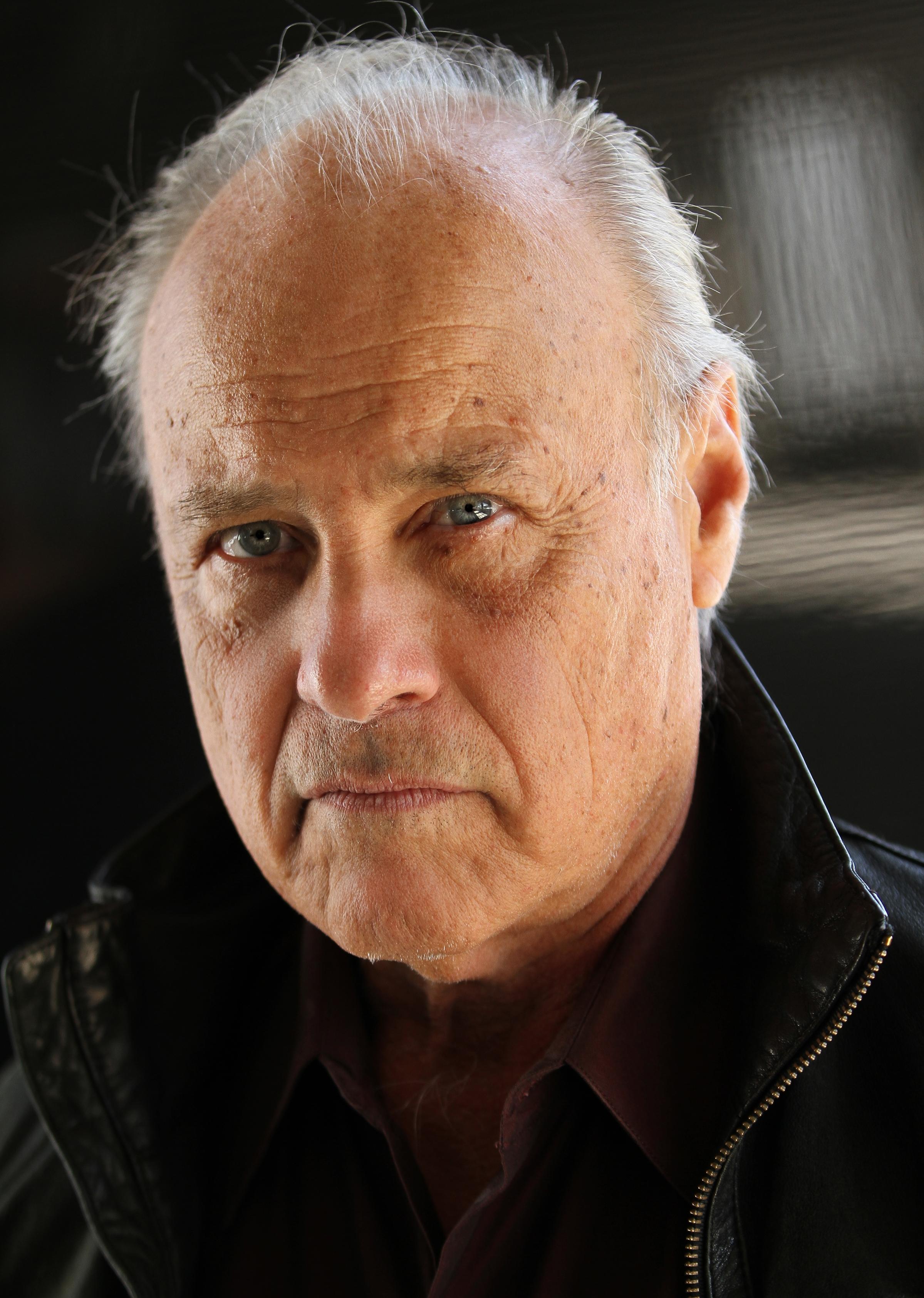 actor Elliott Grey large photo