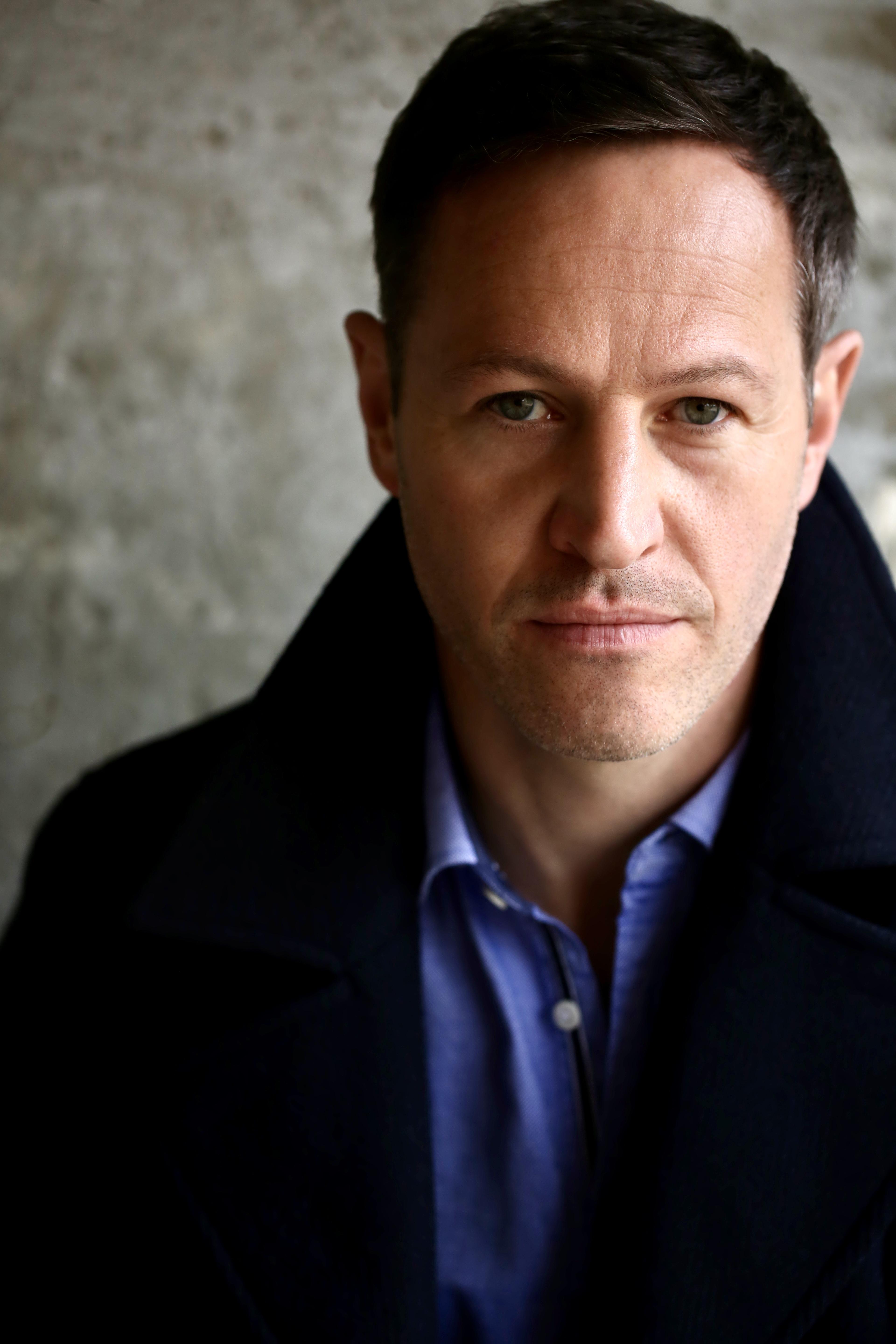 actor Andrew Dowbiggin large photo