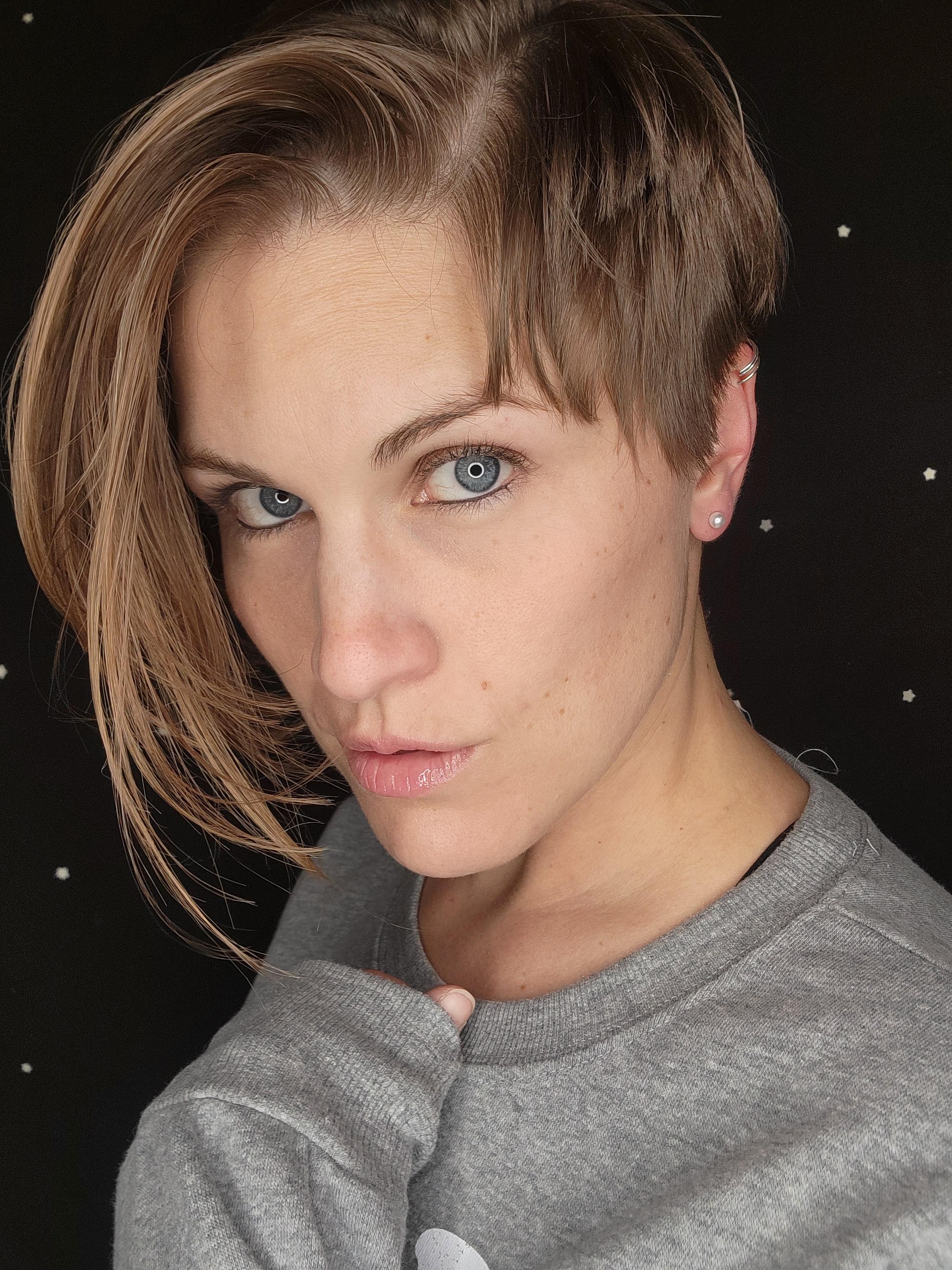 actor Jillian Newton large photo