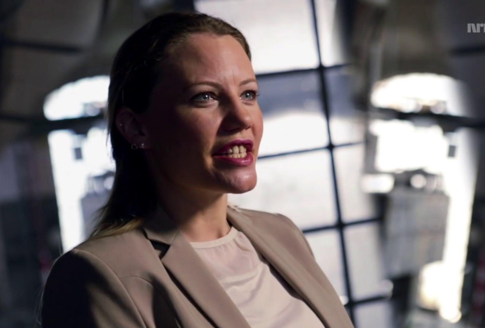 actor Sarah Harrison large photo