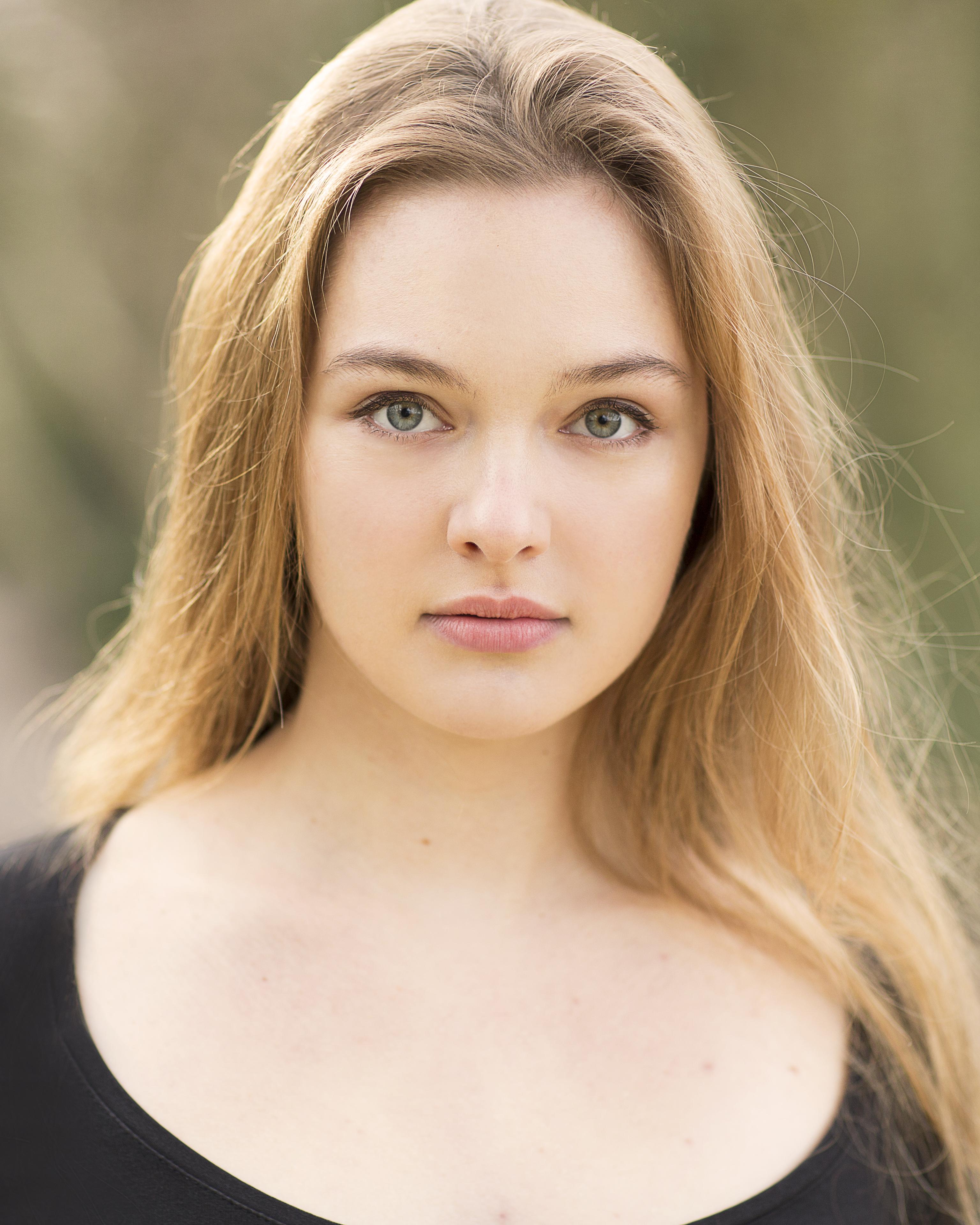 actor Chloé Booyens large photo