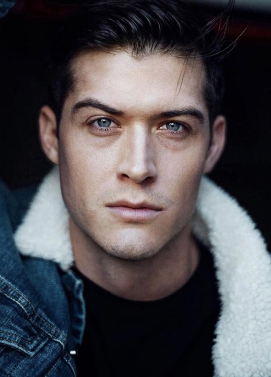 actor Kellan Rhude large photo