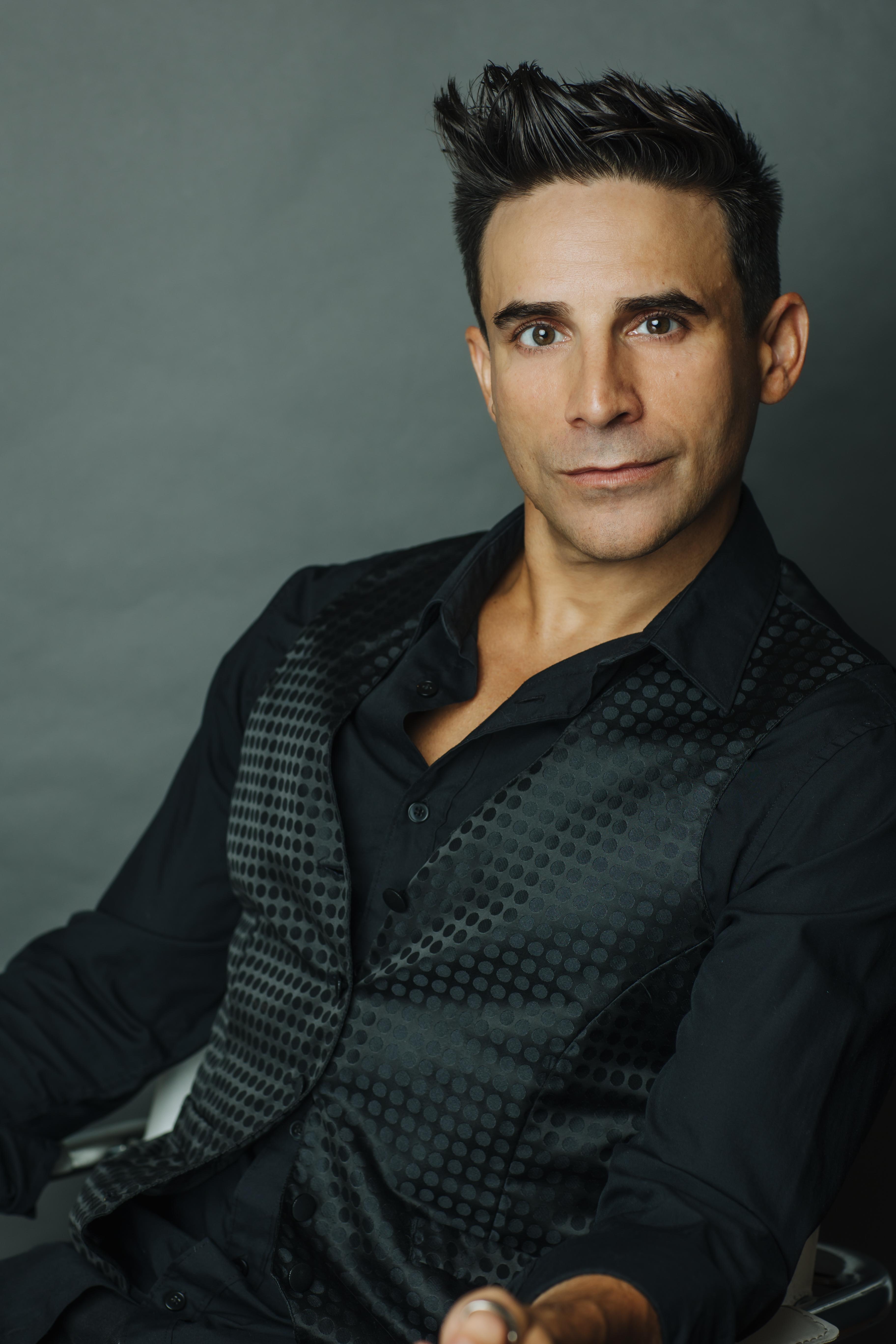 actor Mark Sweatman large photo