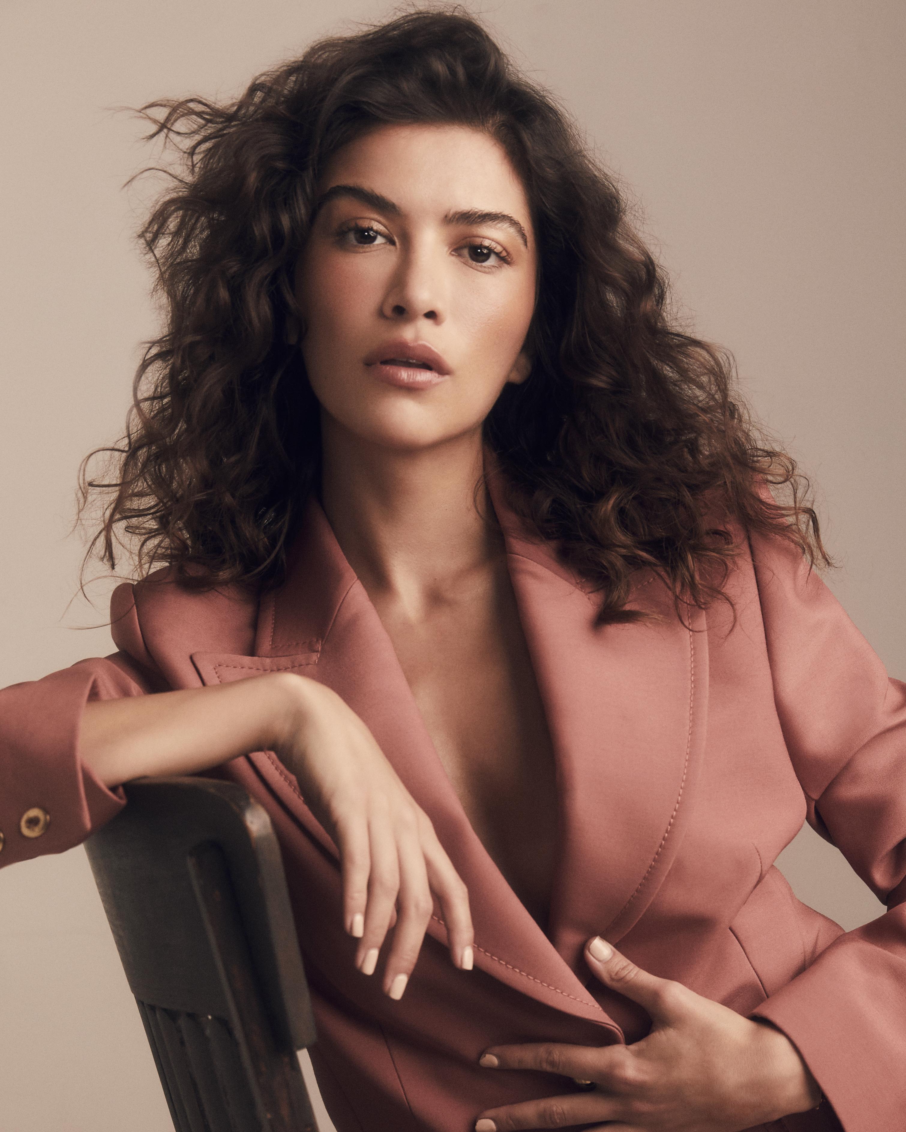 actor Lisette Olivera large photo