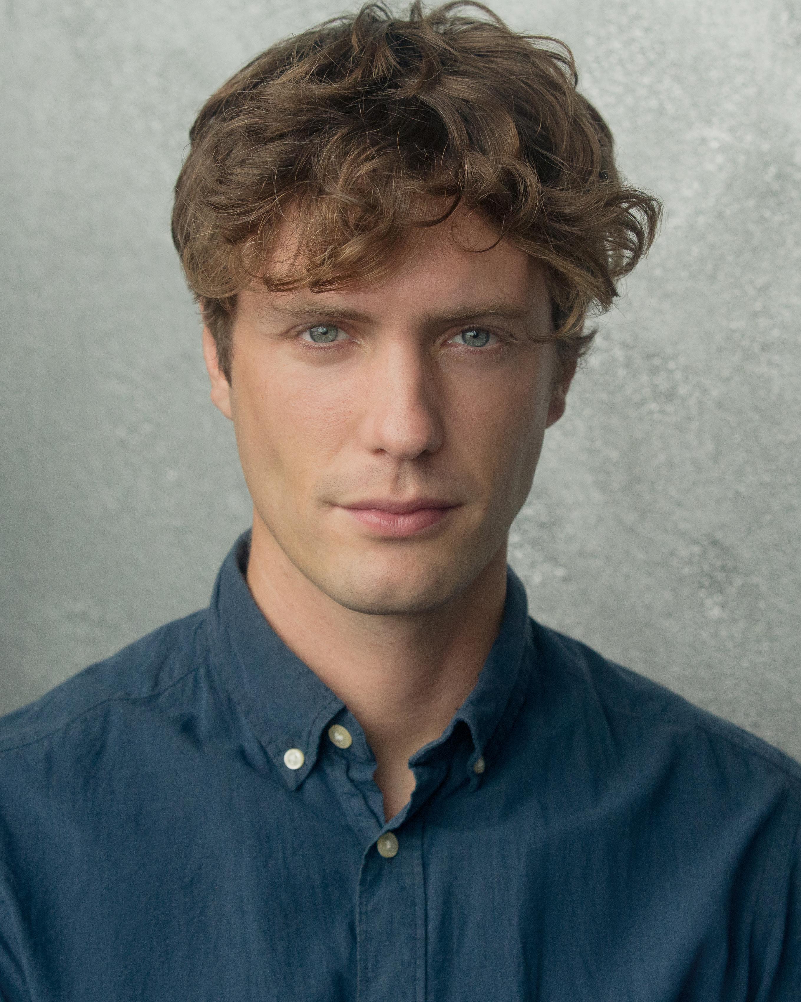 actor Edward Hayter large photo