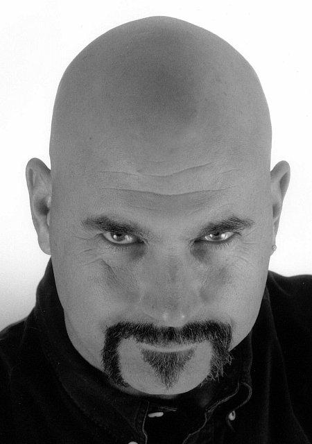 actor Ari Bavel large photo