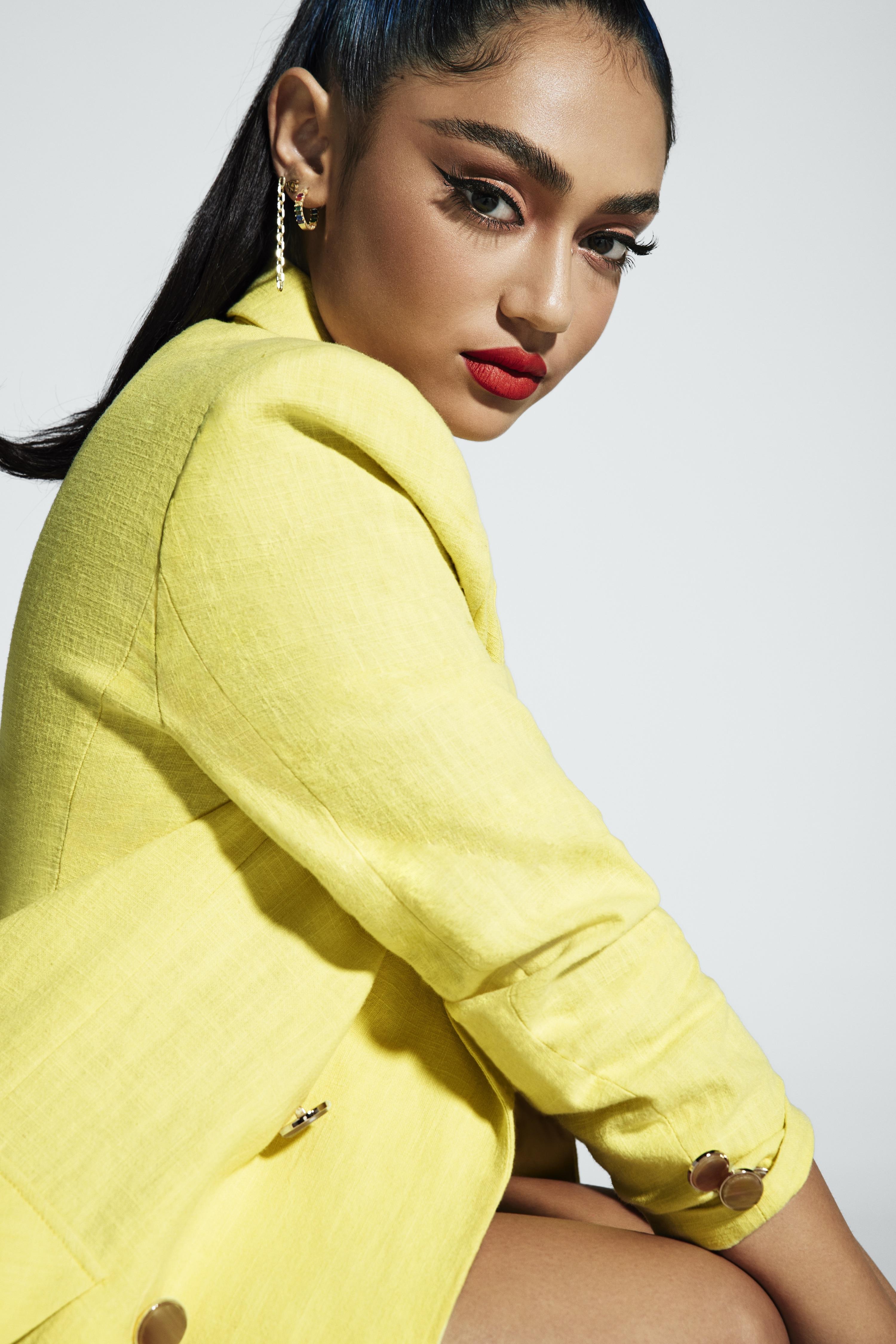 actor Avani Gregg large photo